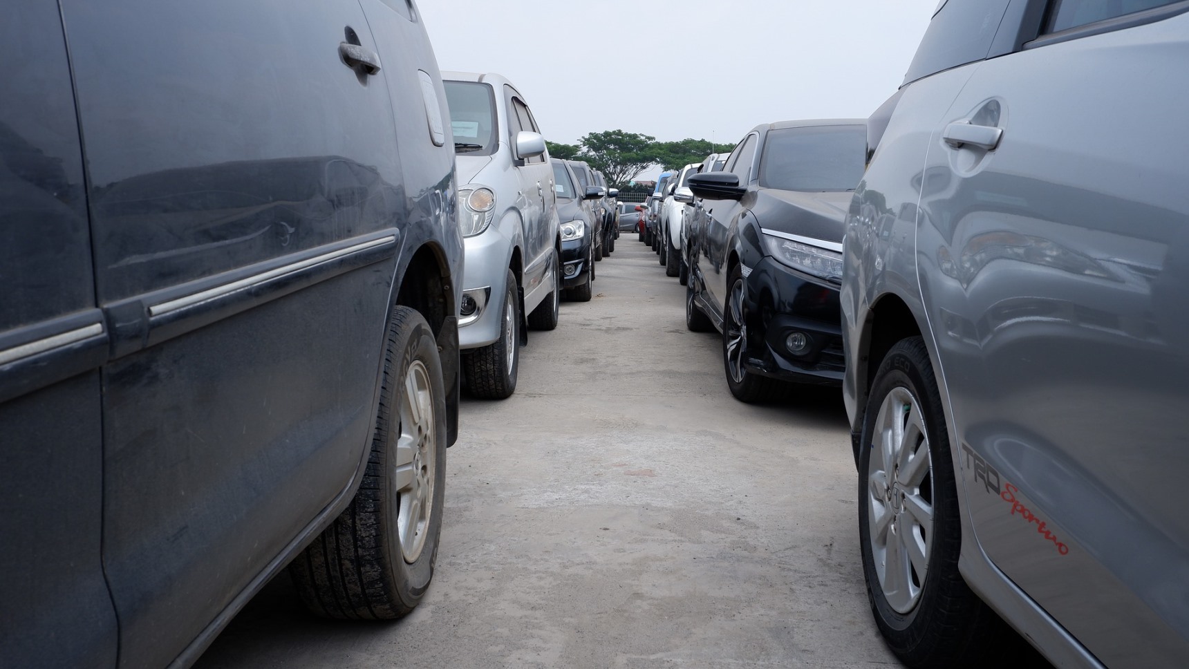 Методы и советы по покупке автомобиля с автостоянки и минимизации рисков в процессе приобретения Как купить машину со штрафстоянки