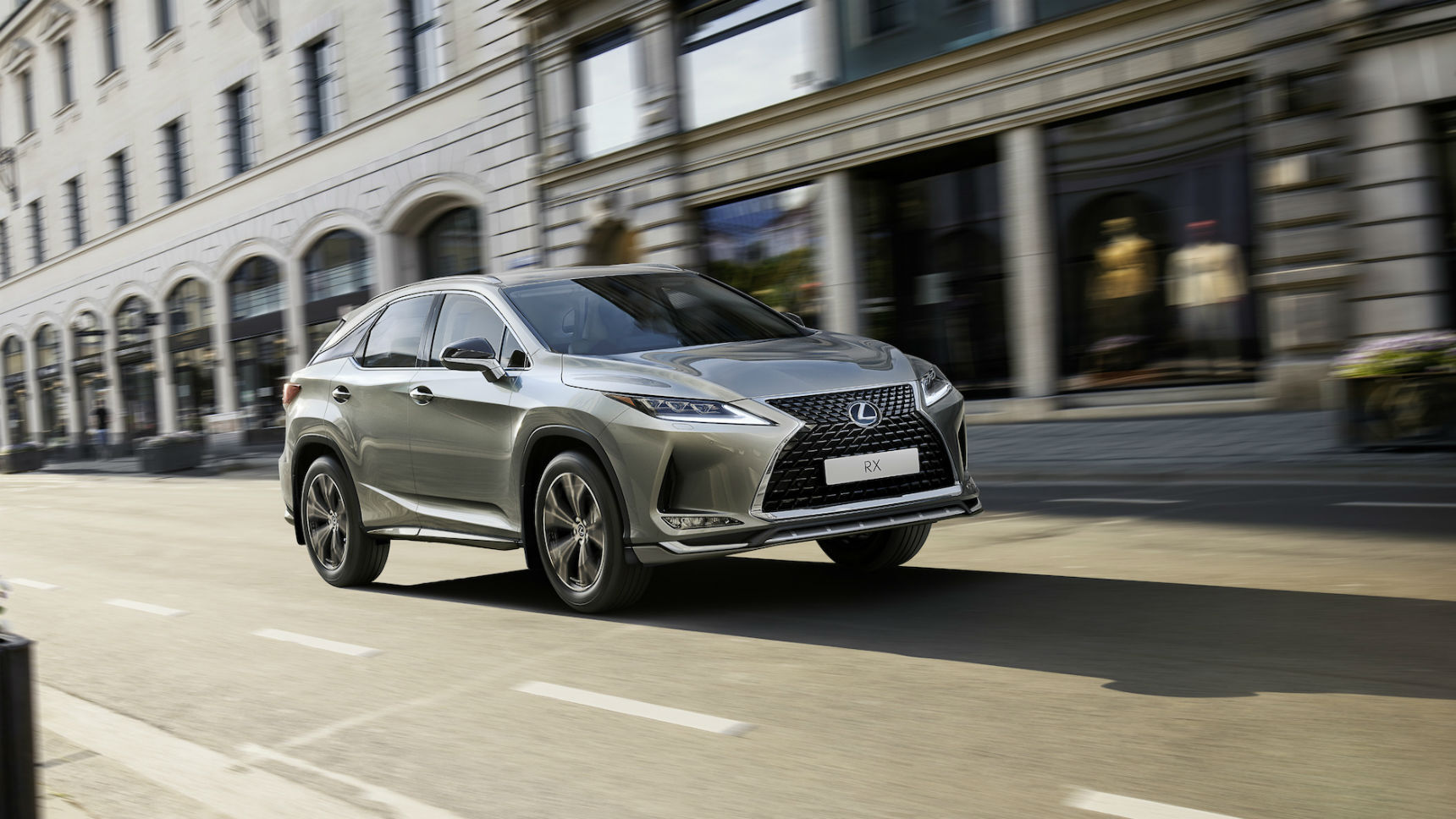 Lexus доработал LX570 специально для женщин - Quto.ru