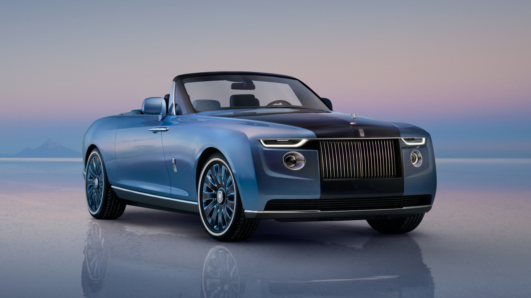 Зонт, мини-бар и табуретки: представлен эксклюзивный Rolls-Royce - Quto.ru