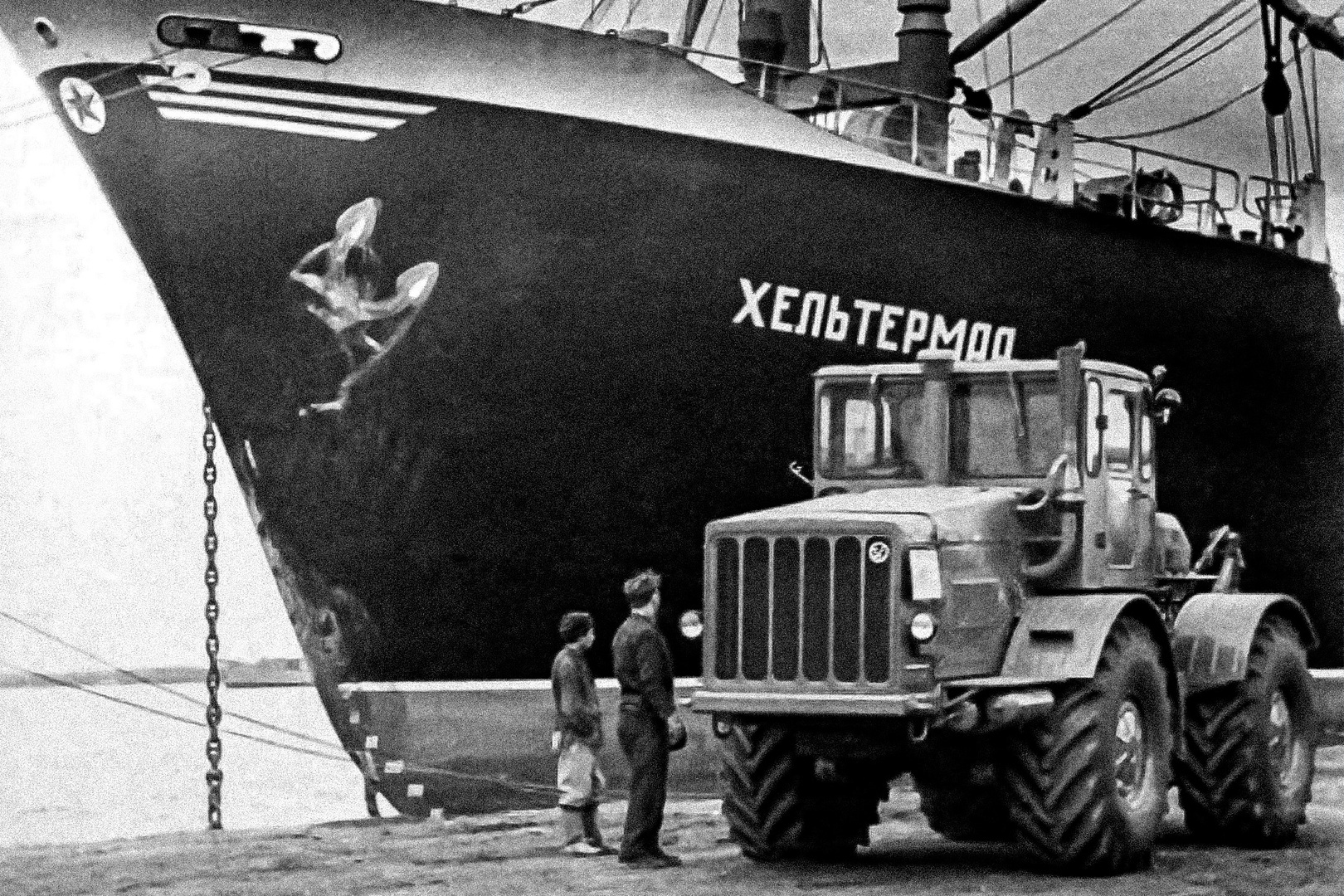 Советские автомобили в порту