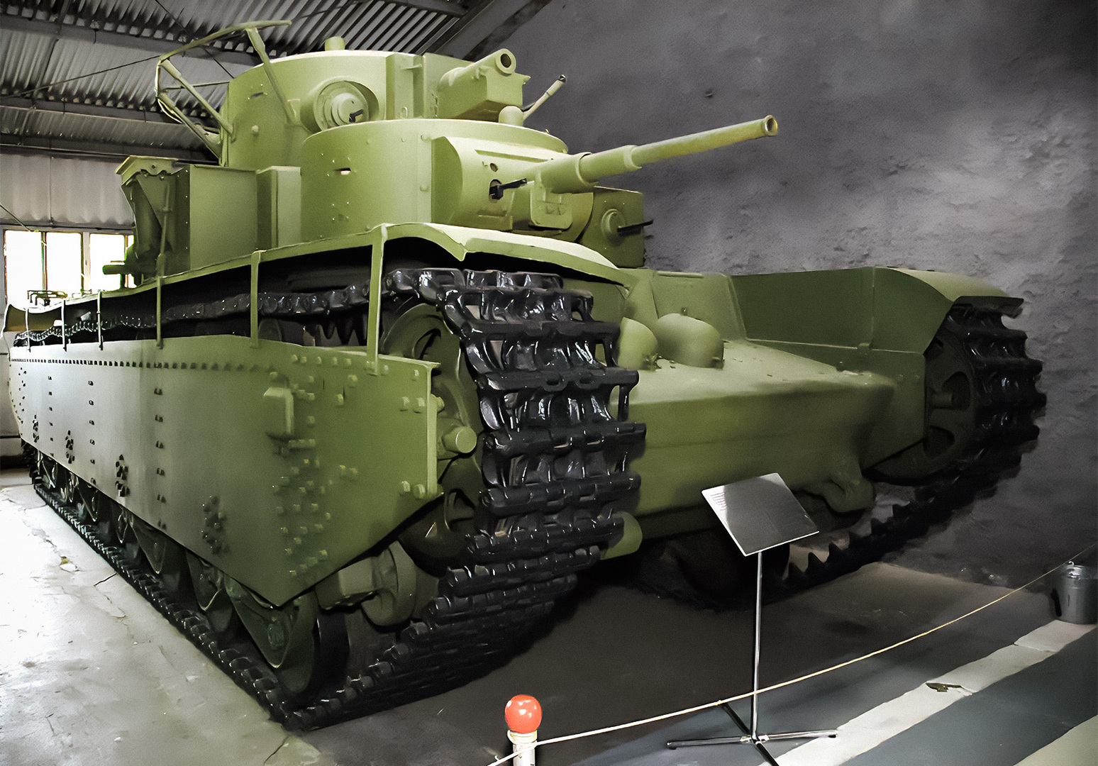 Первый тяжелый танк. Т-35 танк. Т-35 танк СССР. Т-35 многобашенные танки. Многобашенный танк СССР т35.