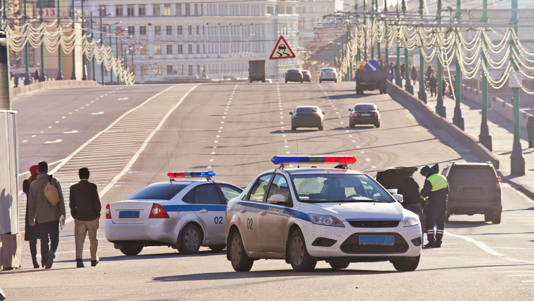 Причины перекрытия дорог в Москве сегодня: пробки, ремонтные работы и массовые мероприятия