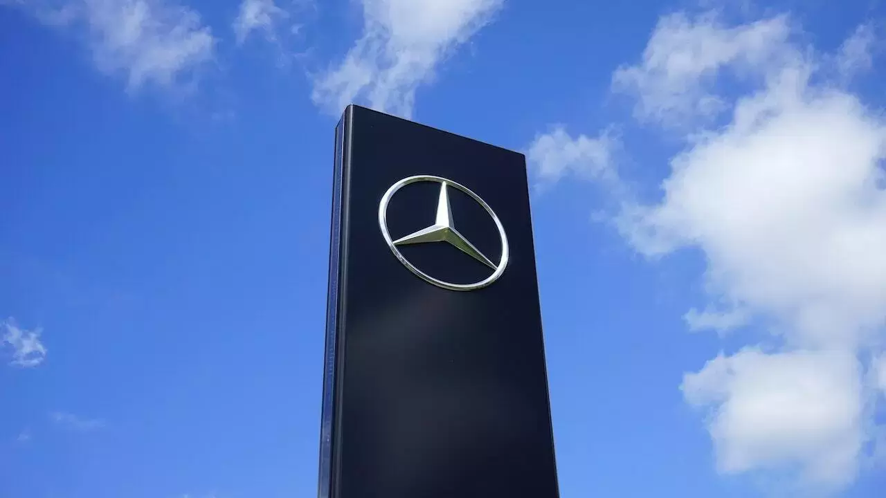 Mercedes продаёт свой завод в… 