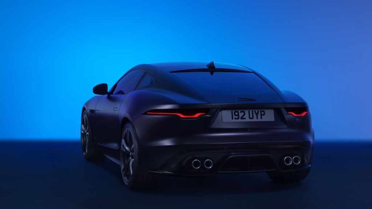 Jaguar показал прощальную версию купе F-Type - Quto.ru