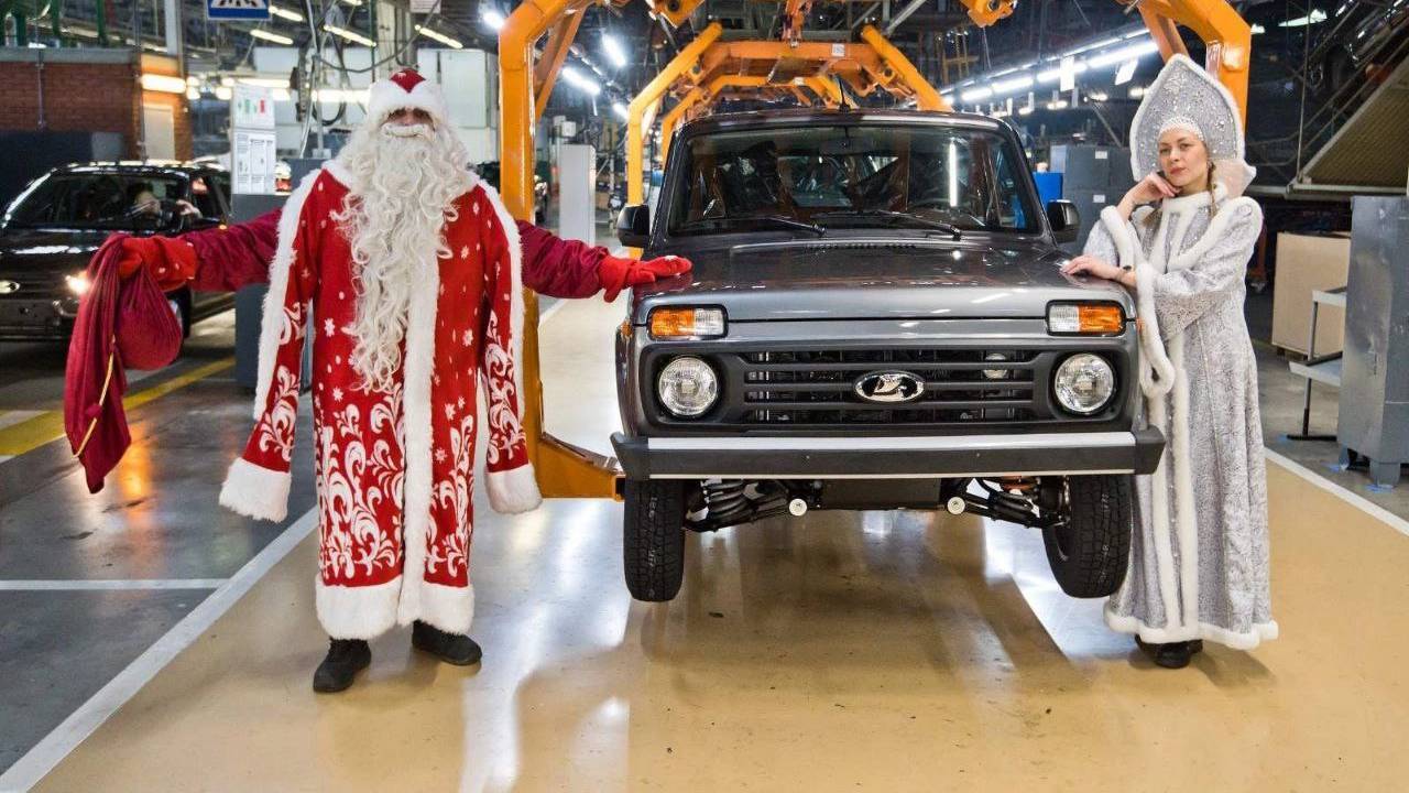 Дед Мороз посетил конвейеры автозаводов «Урал» и… 