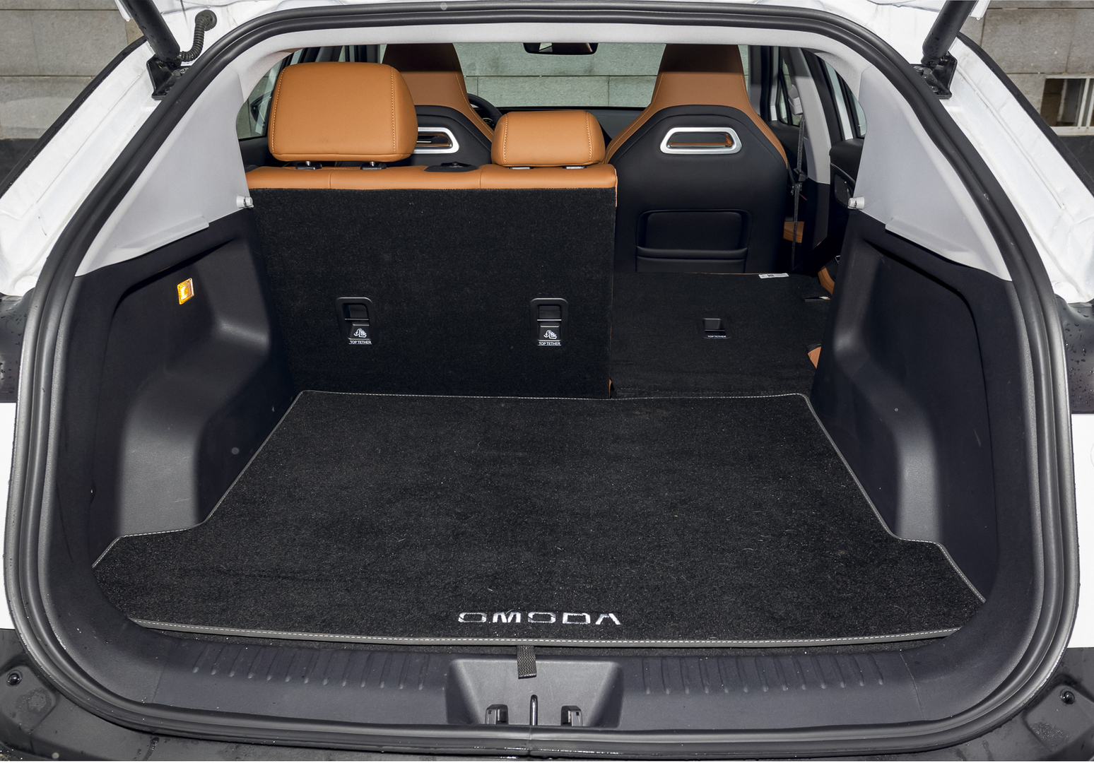 Omoda c5 230t. Омода с5 размер багажника. Черри тигго 4 габариты багажника. Размеры багажника омода с5. Omoda c5 багажник.