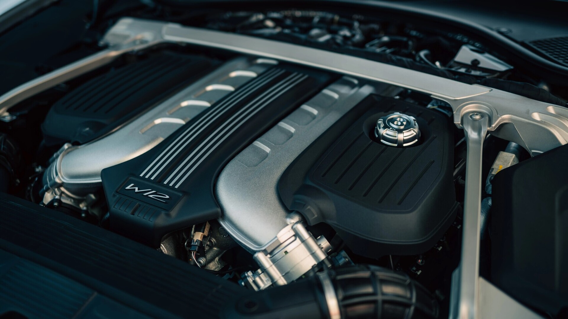 В 2024 году Bentley выпустит последний экземпляр вручную собранного двигателя W12