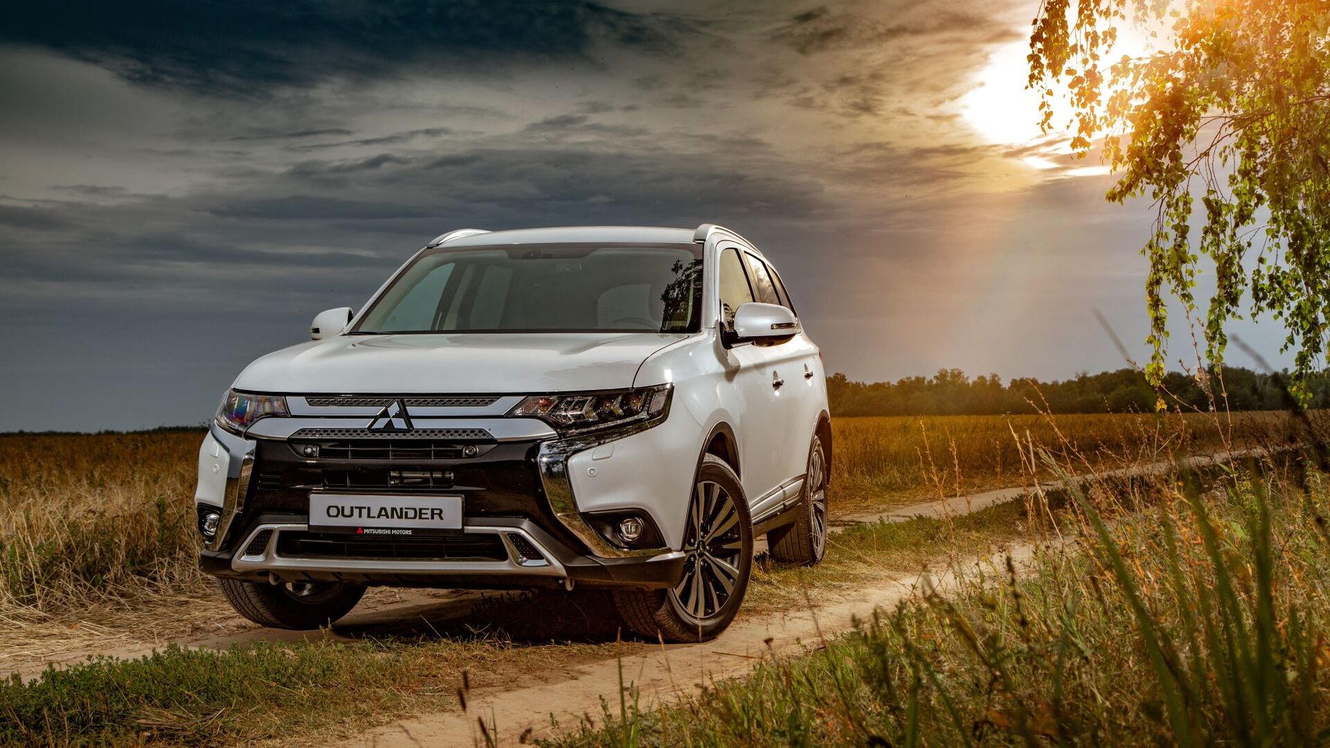 Новый аутлендер. Mitsubishi Outlander 2019. Mitsubishi Outlander 2021. Митсубиси Аутлендер 2020. Мицубиси Аутлендер 2019.