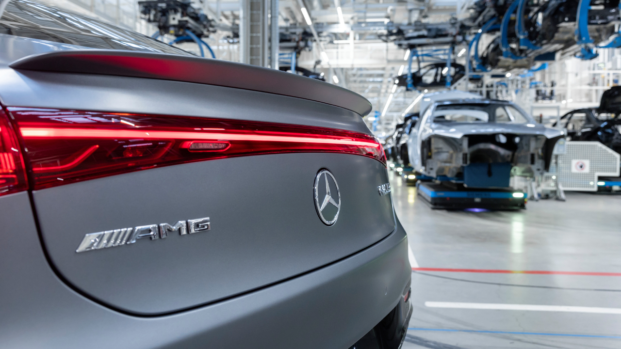 На немецком заводе Mercedes-Benz неизвестный открыл стрельбу по… 