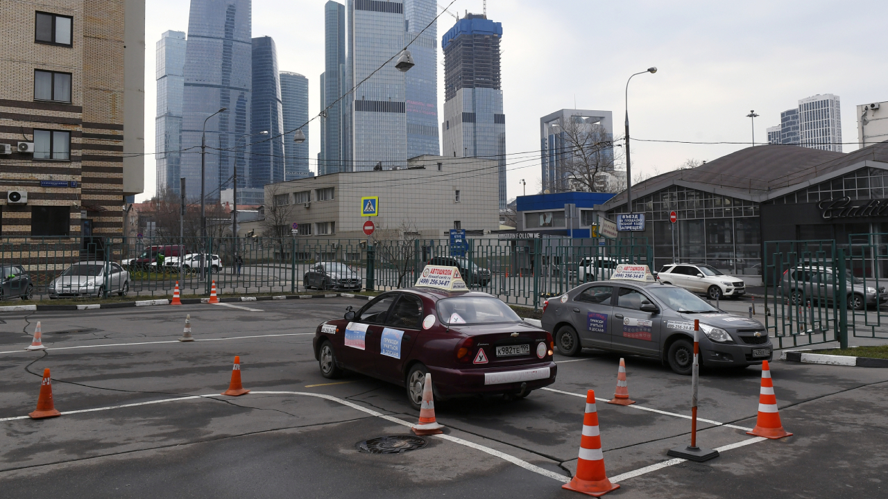 Жители России отказываются от получения водительских… 