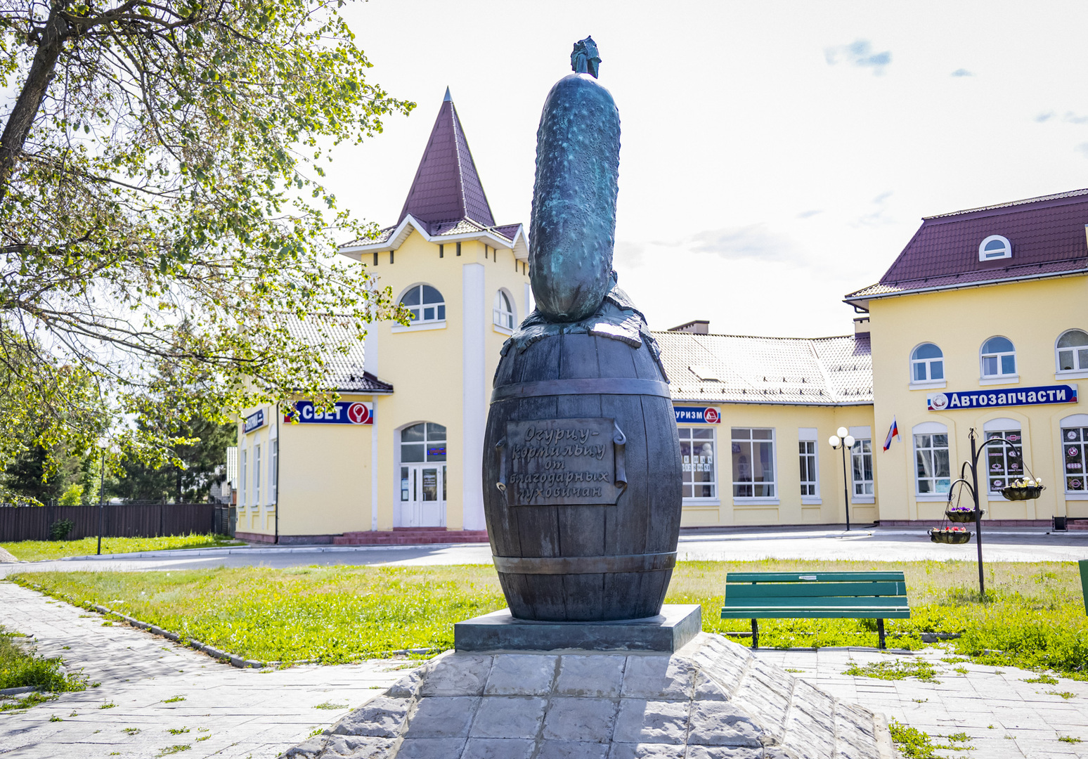 Памятник огурцу Луховицы Московская область