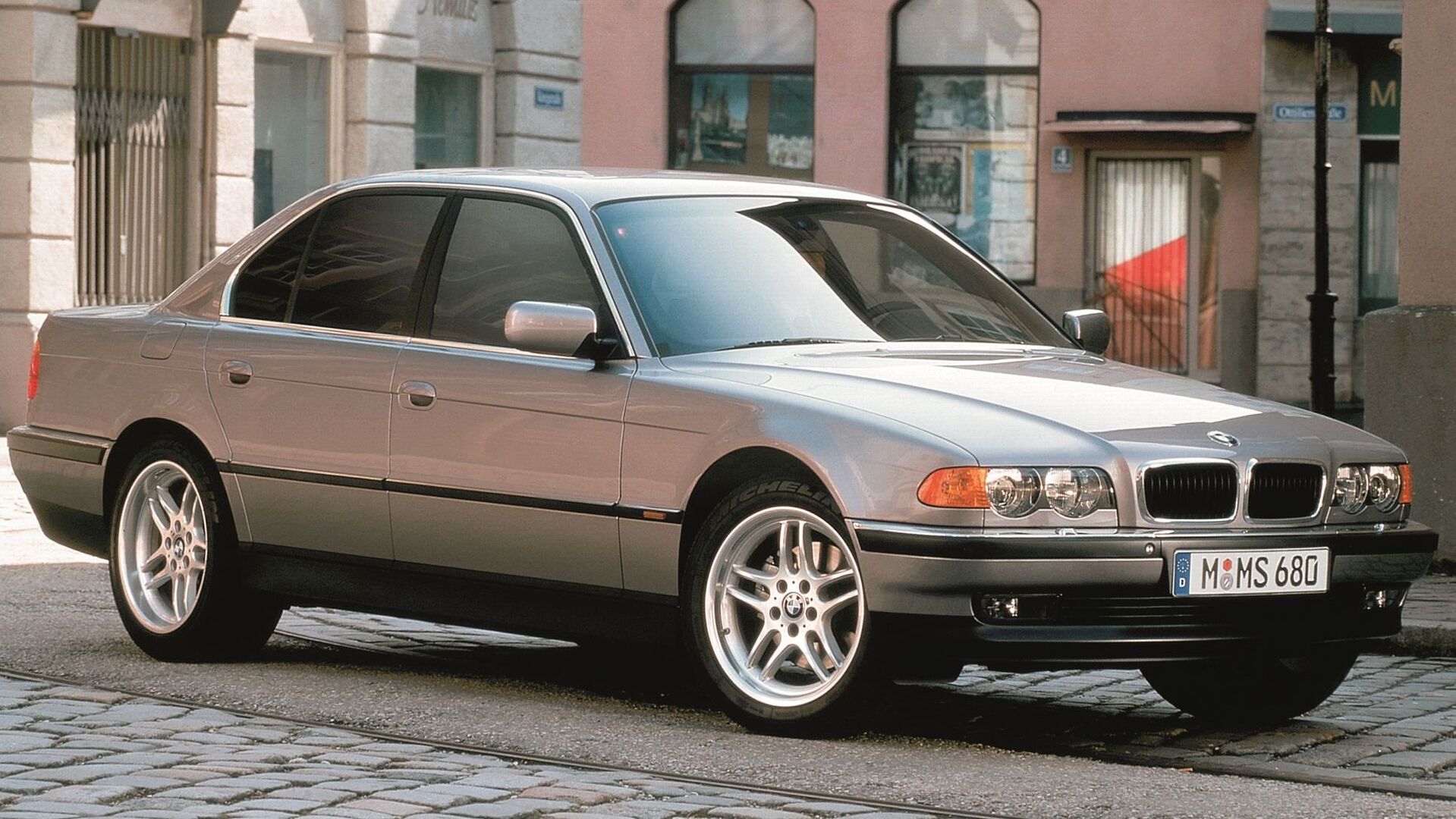 Bmw series e38. BMW 740i 1998. BMW 7 e38. BMW 7 e38 1996. БМВ 740 I 1995.