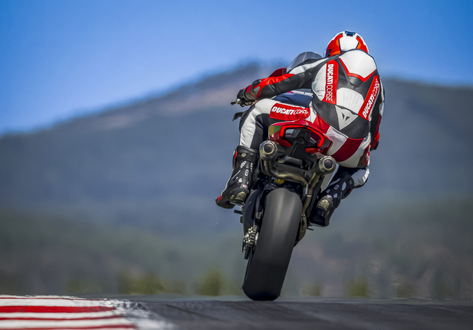 Ducati Panigale стант