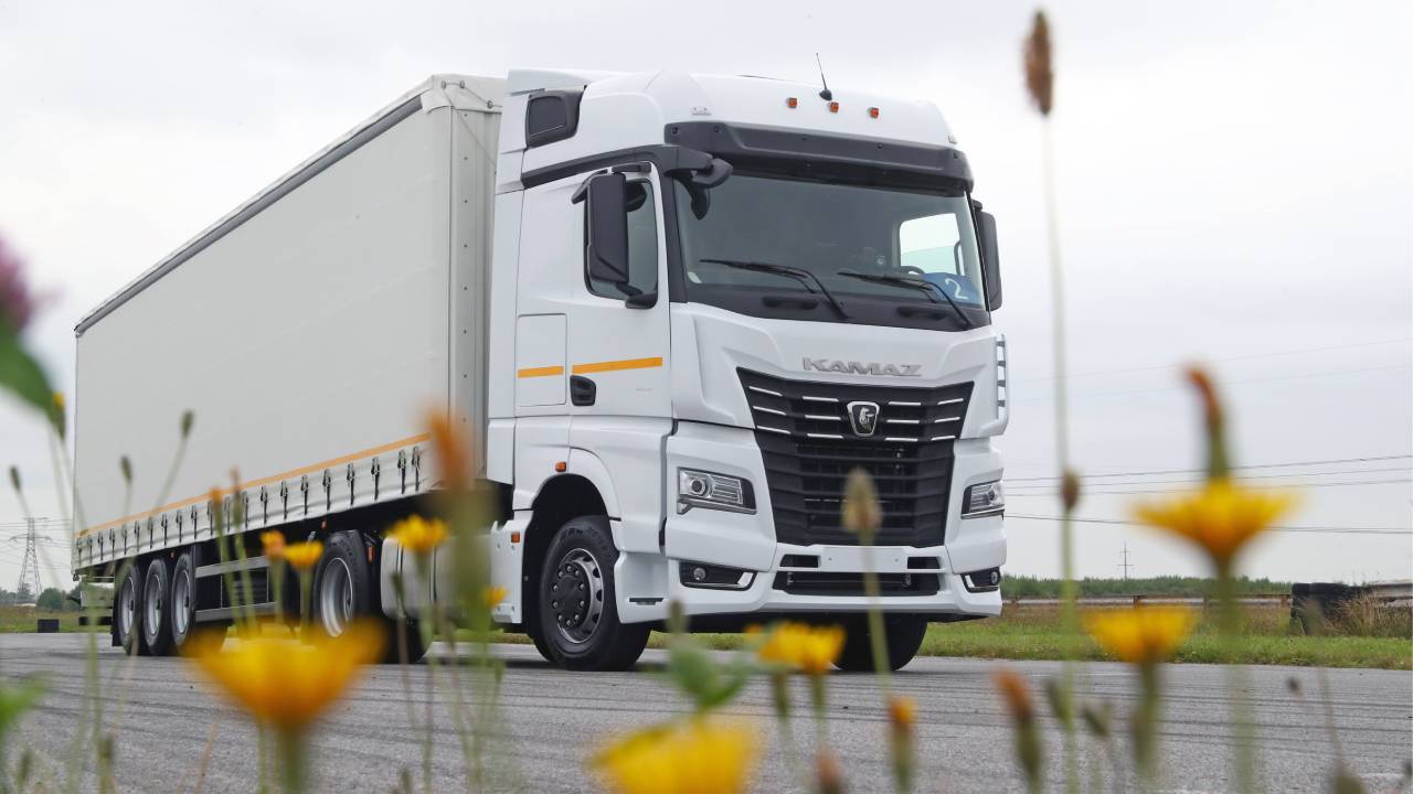 КамАЗ пообещал выпустить полностью импортозамещённый грузовик… 