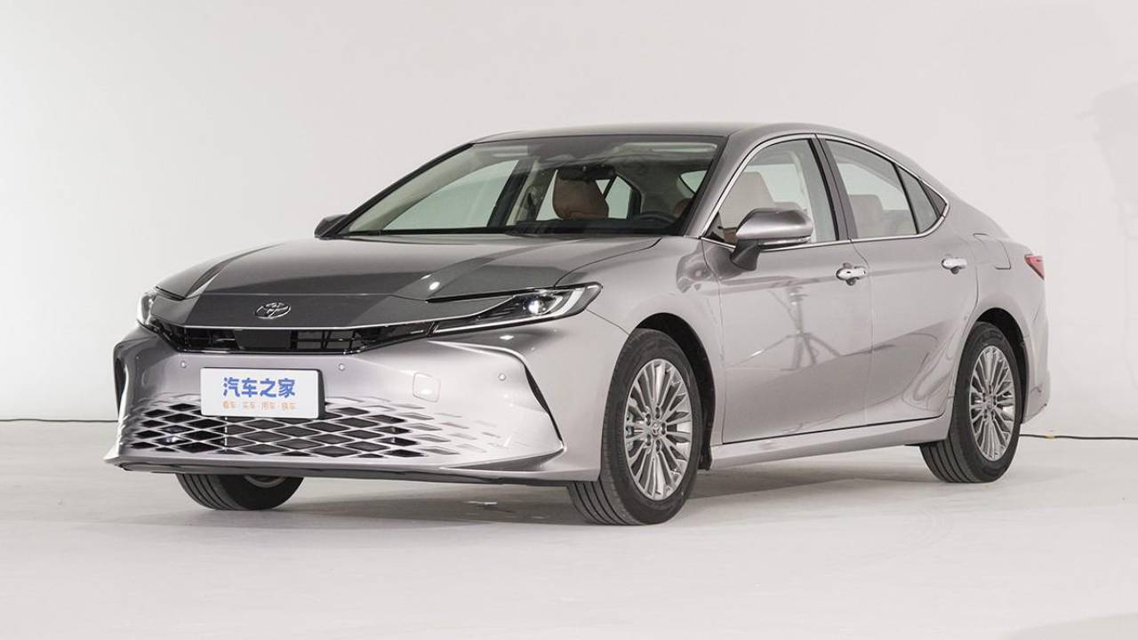 Toyota представила новую Camry для китайского… 
