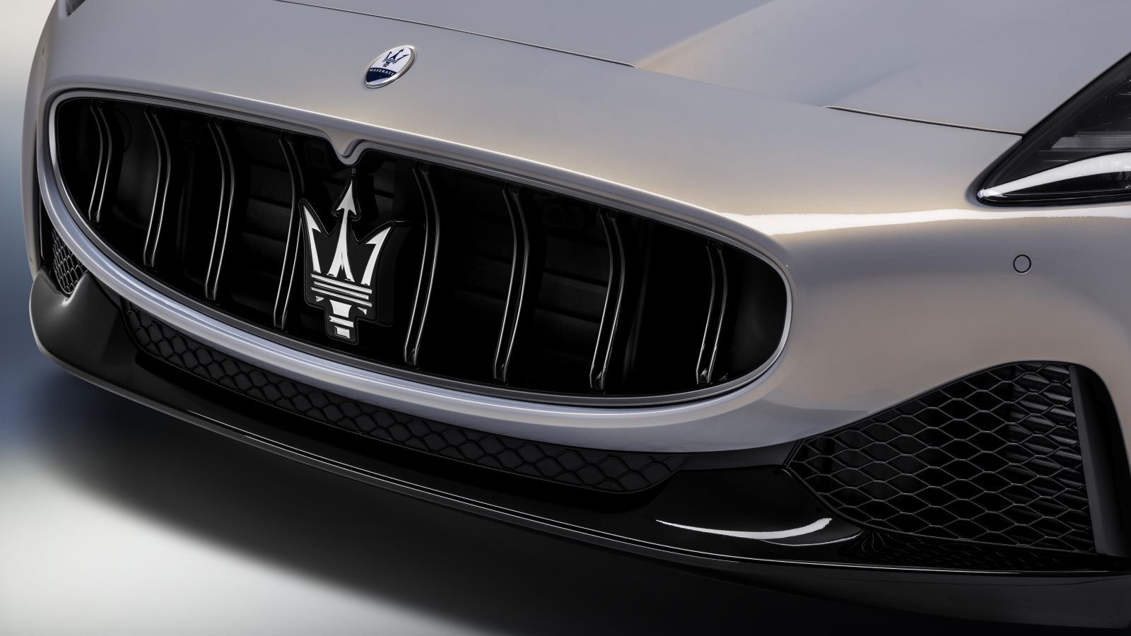 Что скрывается за трезубцем на логотипе Maserati - Quto.ru