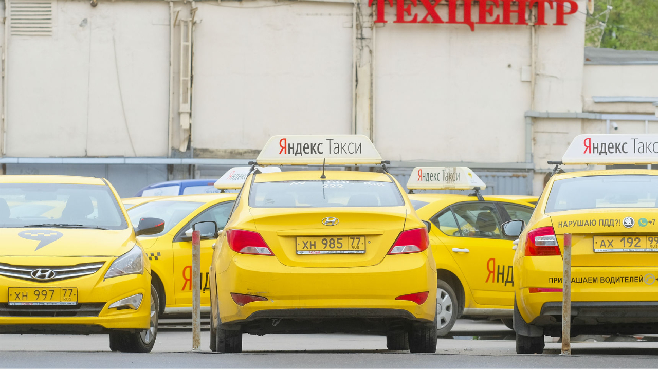 Российские таксисты начали массово оформлять… 