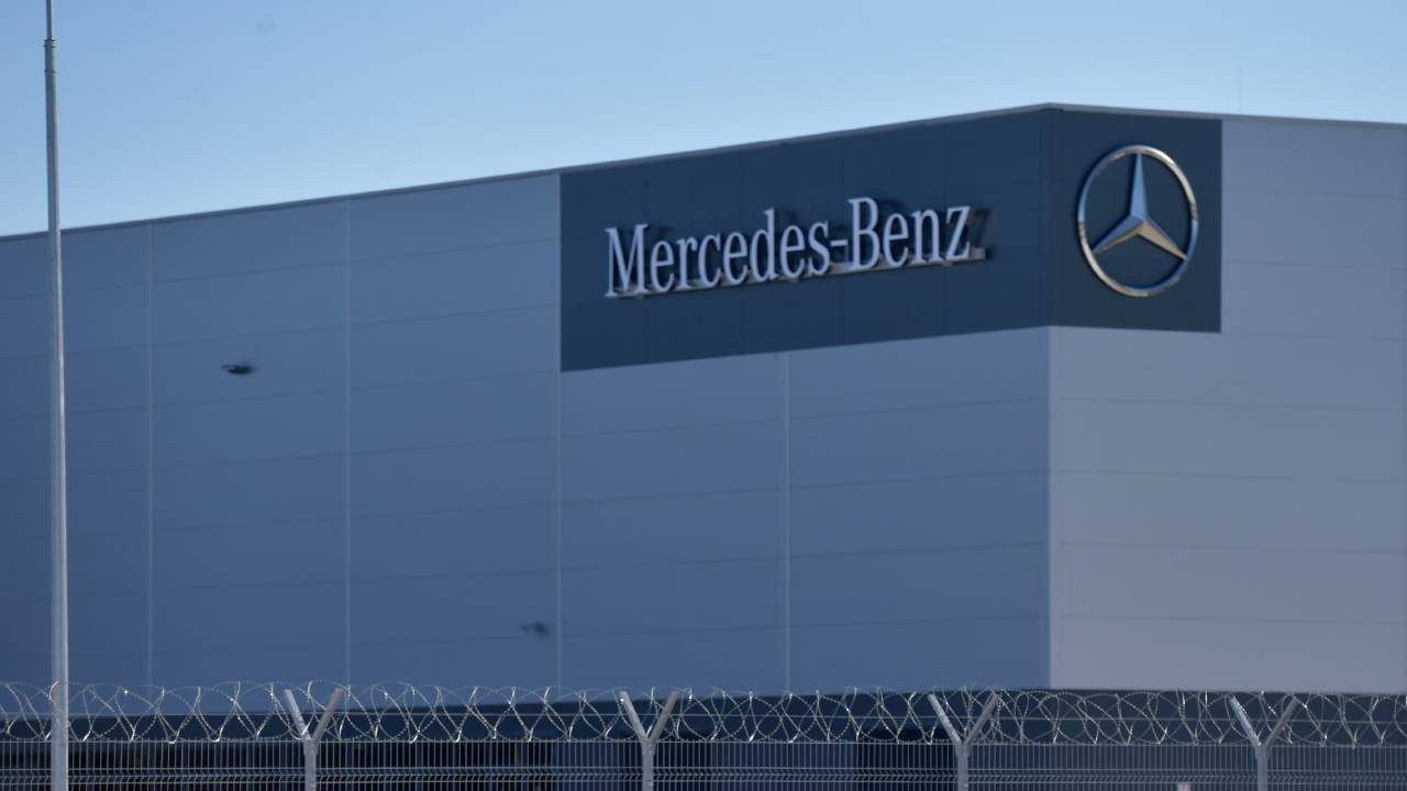 Владелец завода Mercedes в Подмосковье нашел партнёра для… 