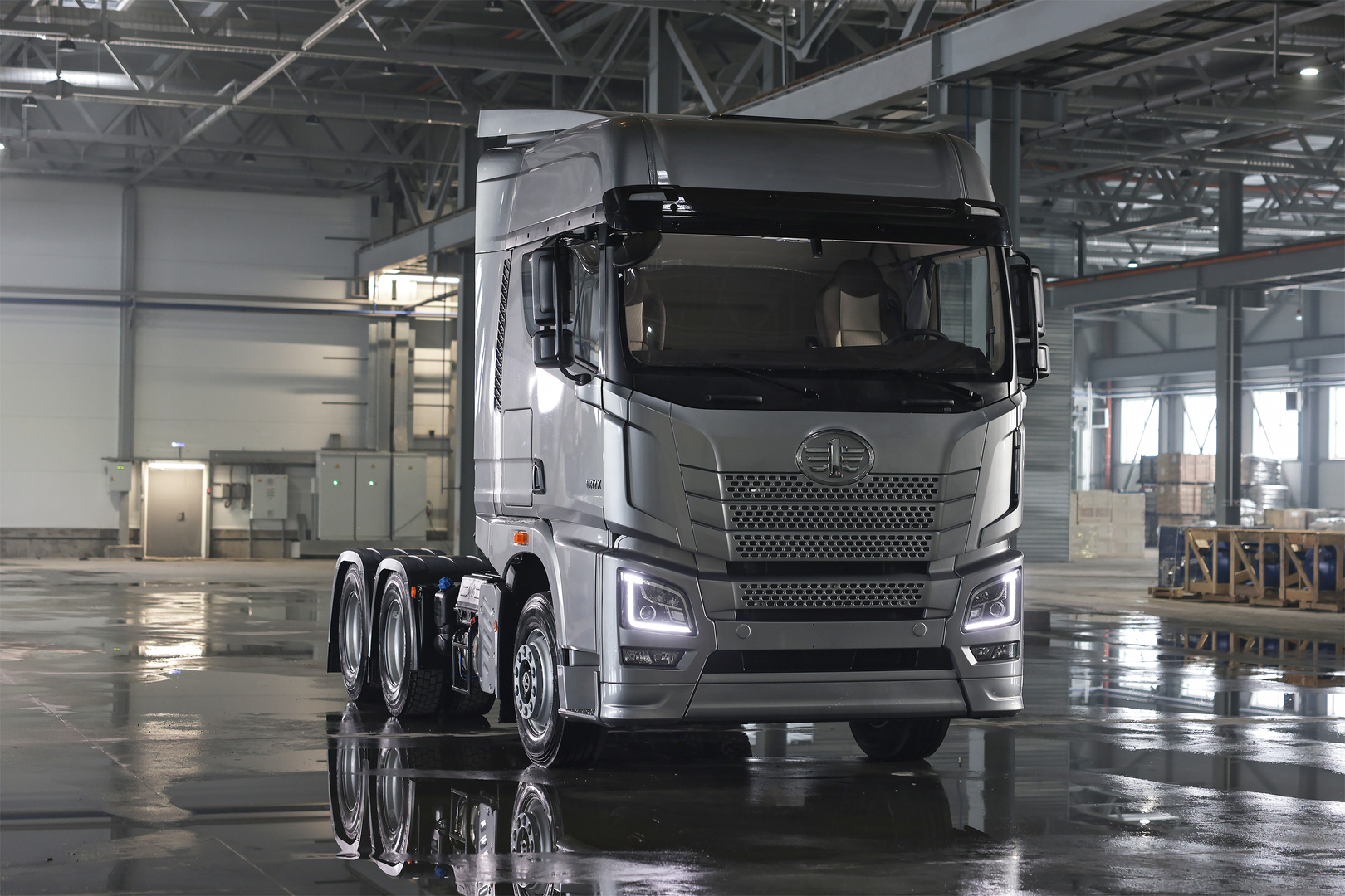 Завод «Тонар» предложит перевозчикам трёхосные грузовики FAW… 
