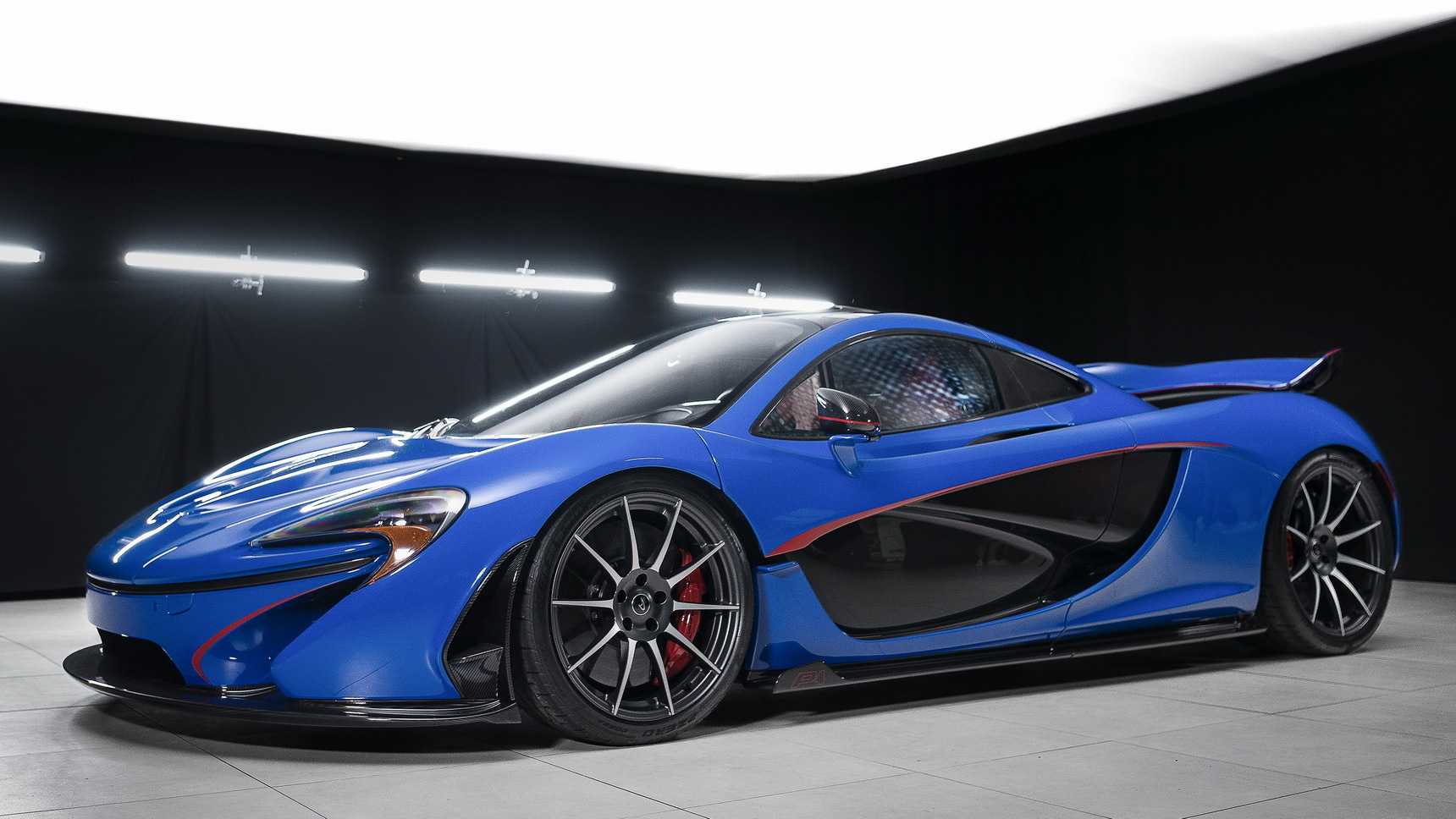 Новый гиперкар McLaren удивит кинематикой дверей и мощью… 