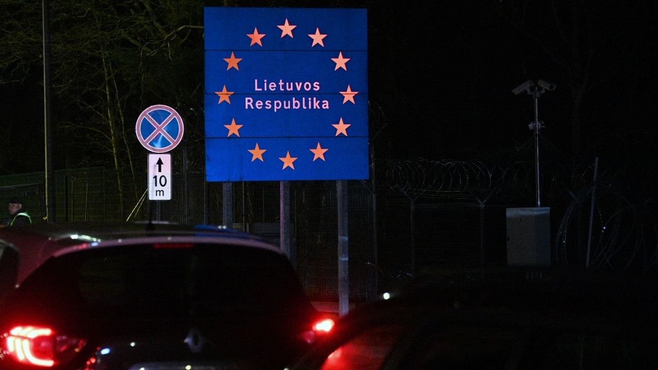 В Литве вступил в силу запрет на машины из… 