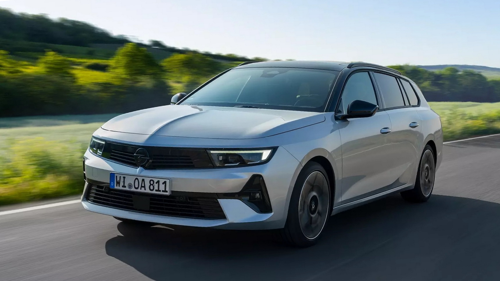 Новую Opel Astra превратили в самозаряжаемый… 