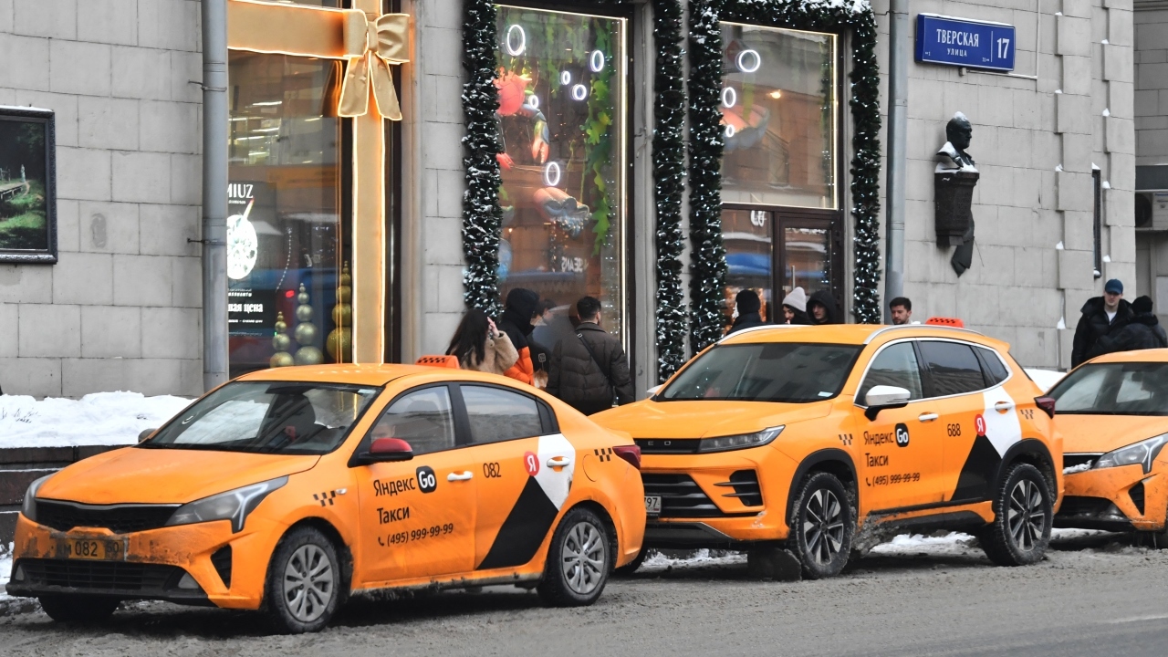 Автомобили такси в России становятся… 