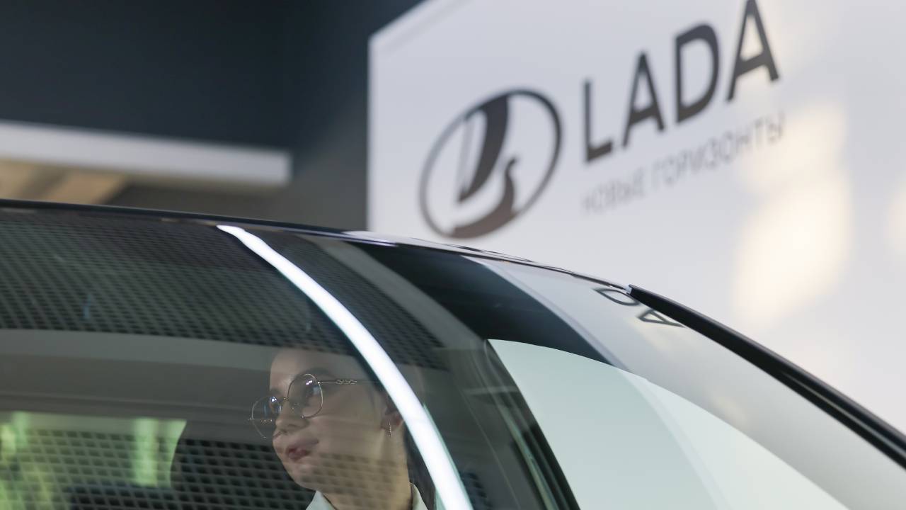 АвтоВАЗ объявил российские цены на Lada Vesta Sportline с двумя… 