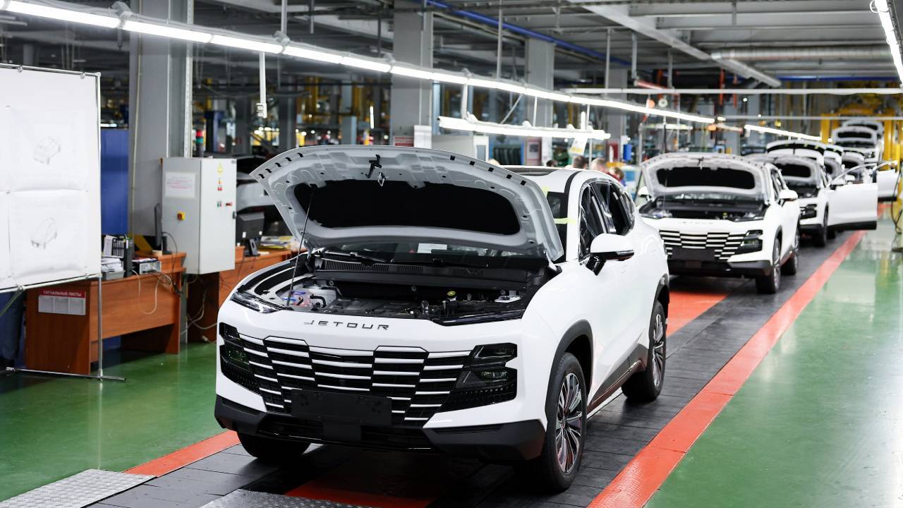 Завод «Автотор» резко снизил план производства… 