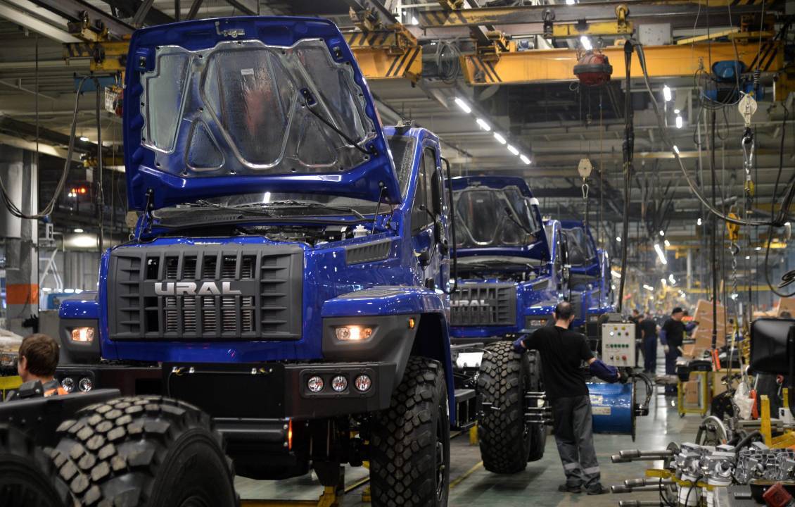 В России упало производство легковых и грузовых… 