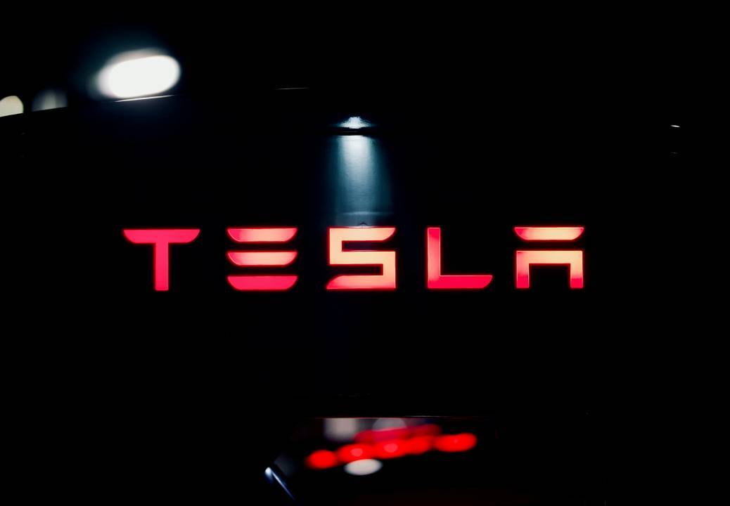 Tesla отозвала почти два миллиона… 