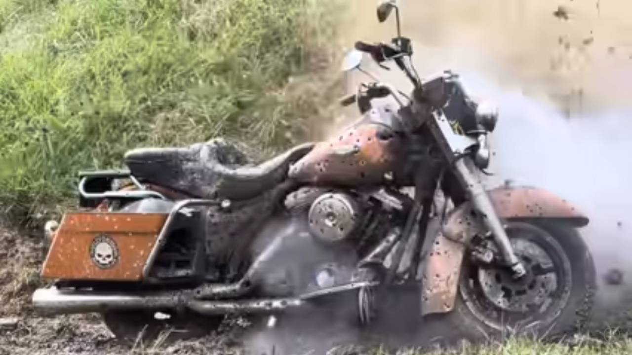 Разъярённый мужчина расстрелял свой Harley-Davidson из… 