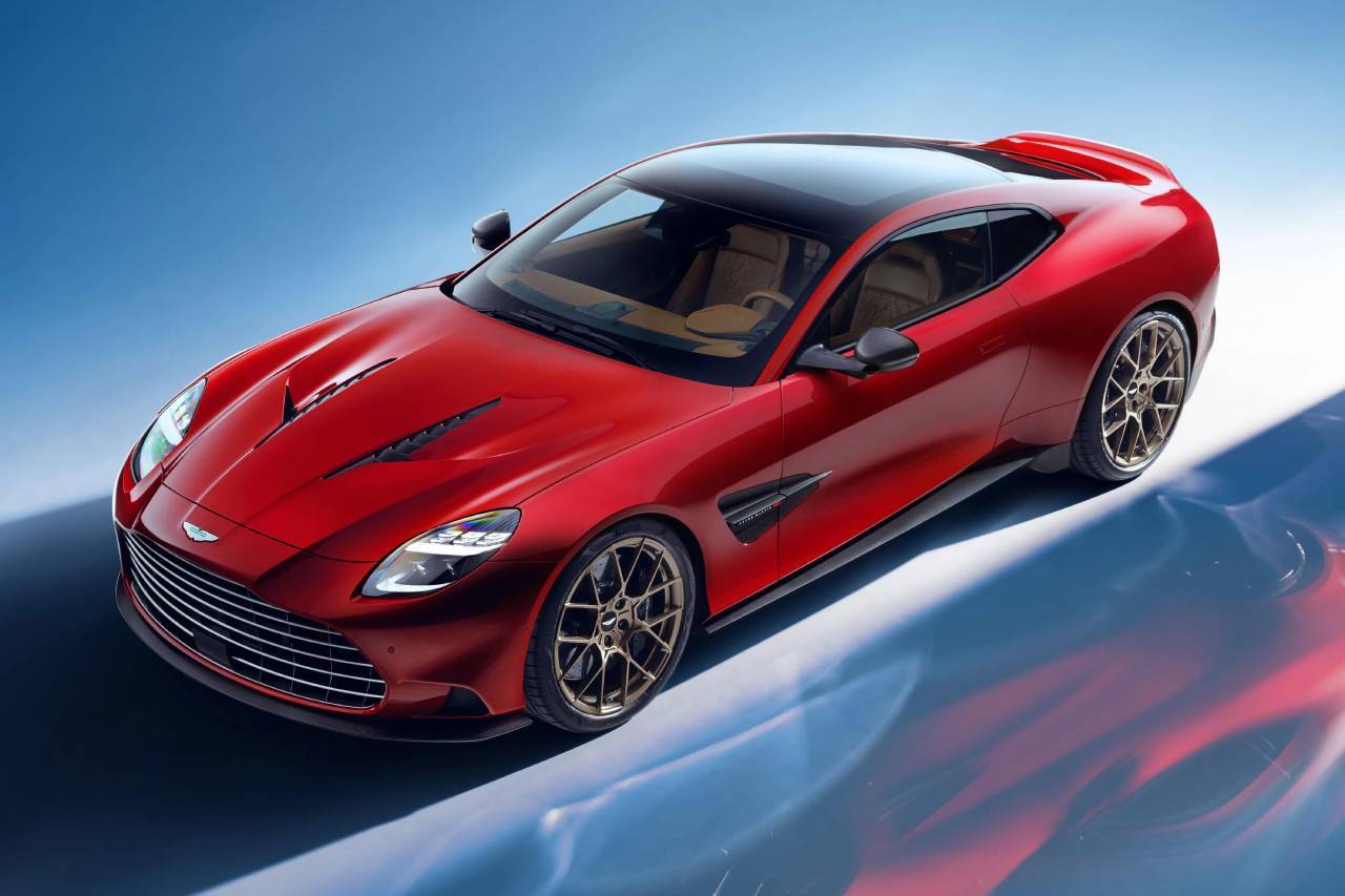 Спустя шесть лет со значительным обновлением возвращается Aston Martin… 