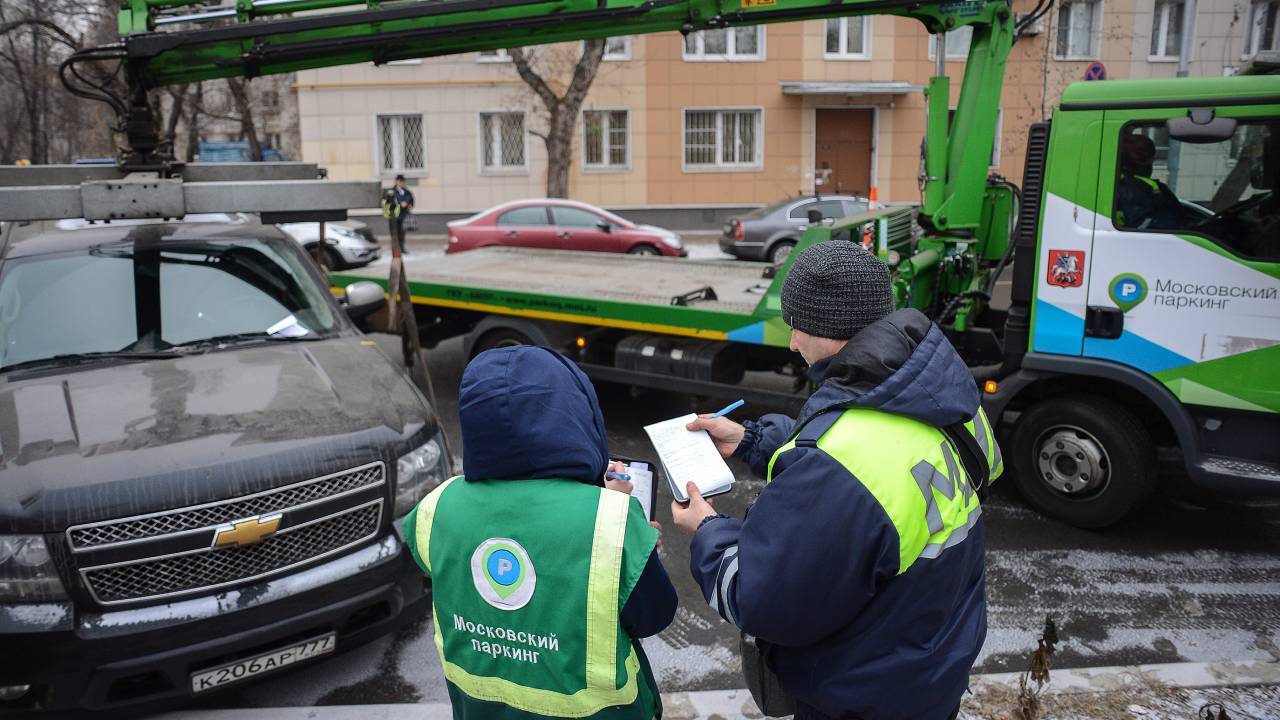 Власти отказались менять правила эвакуации машин на… 