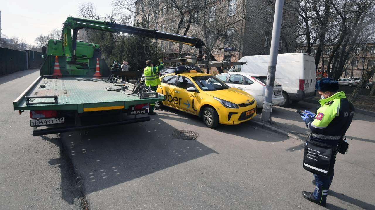 В Москве в 2024 более 81 тысячи водителей оштрафованы за парковку на… 