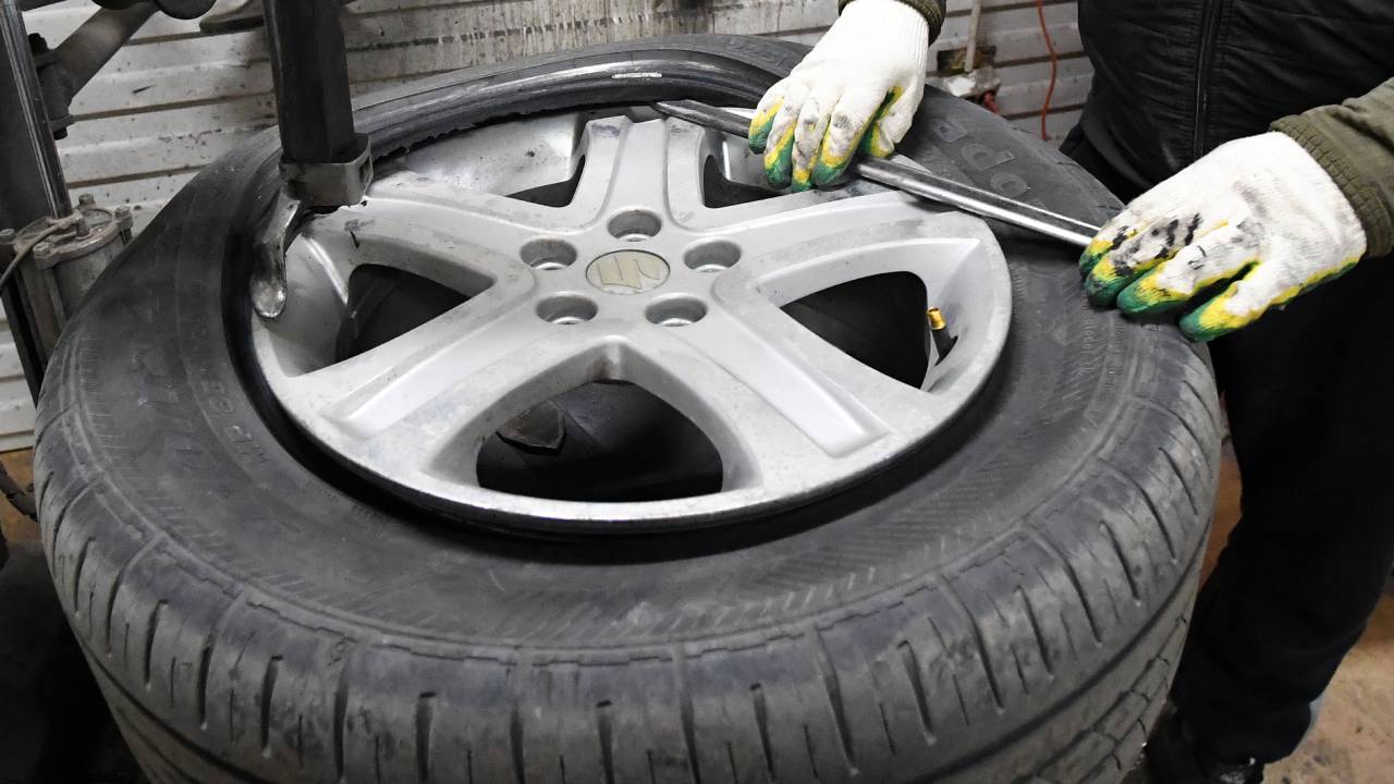 В Ikon Tyres объяснили разницу между шипованными и нешипованными… 