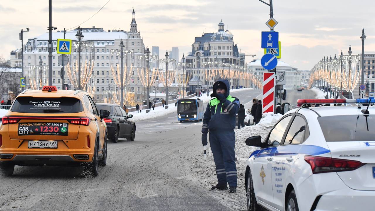 Доцент Максимов обвинил в росте цен на такси китайские… 