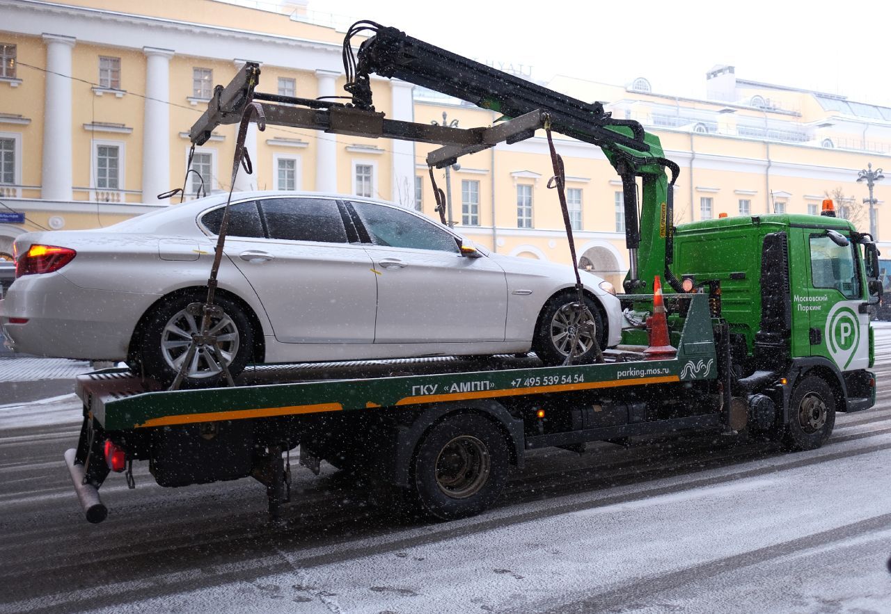 В Подмосковье еженедельно эвакуируют несколько тысяч машин за неправильную… 