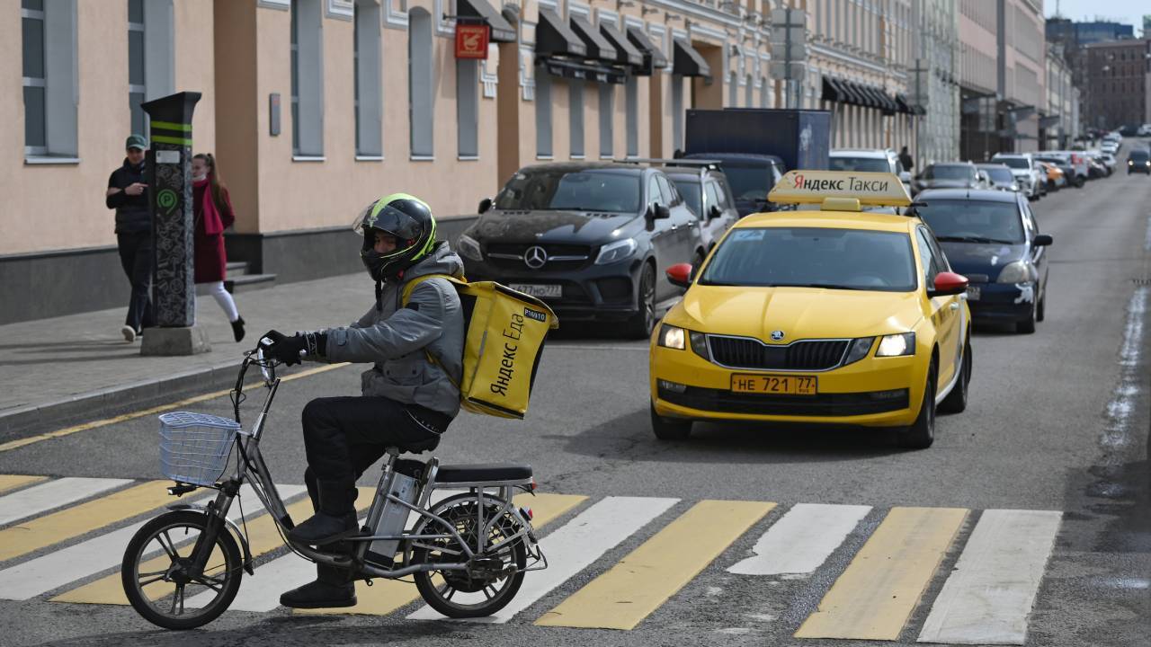 Велокурьеров выгонят с тротуаров в… 