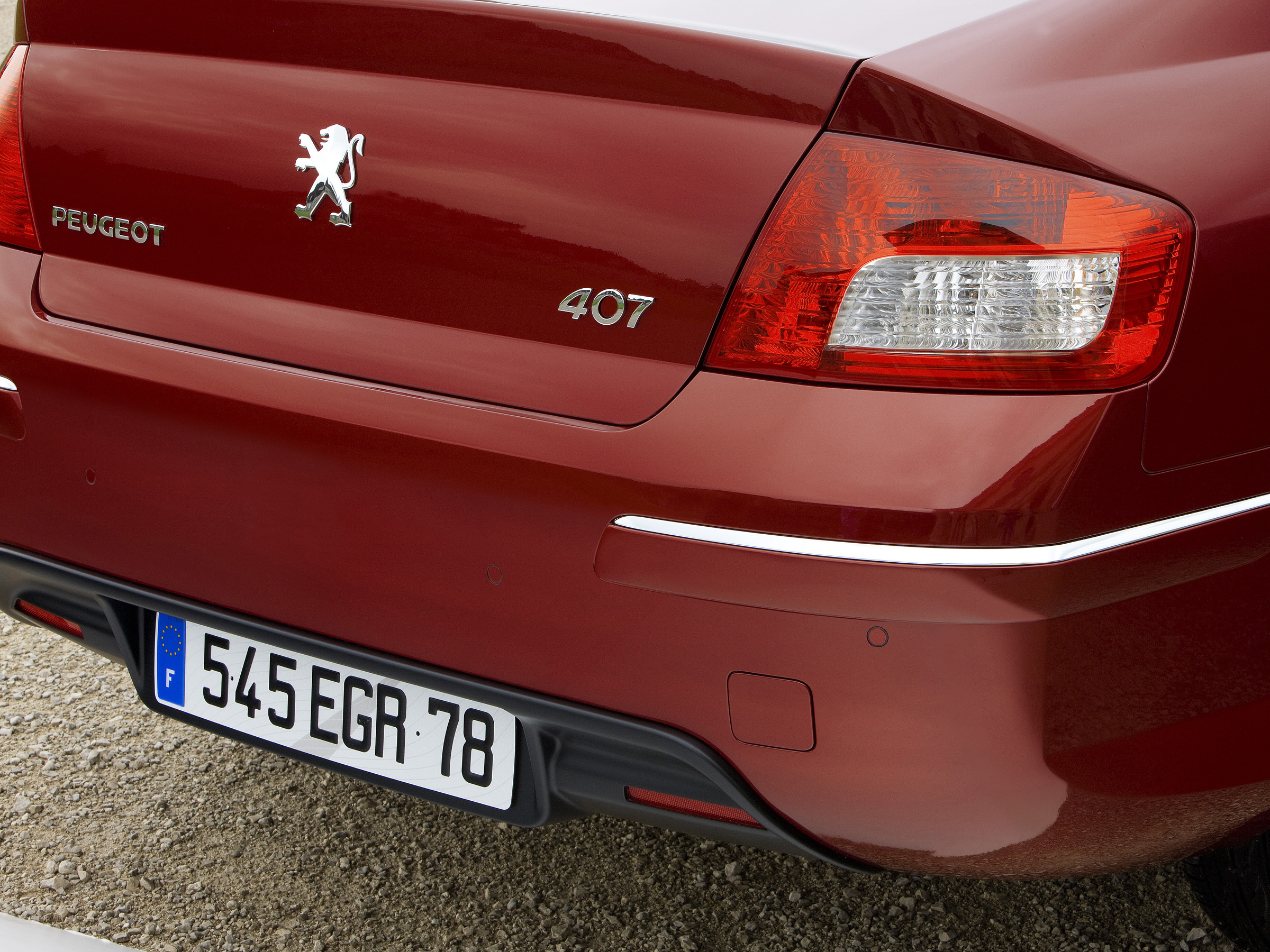 Oгромное количество мест для хранения дельных “мелочей” Peugeot 407 седан I  поколение рестайлинг - Quto.ru