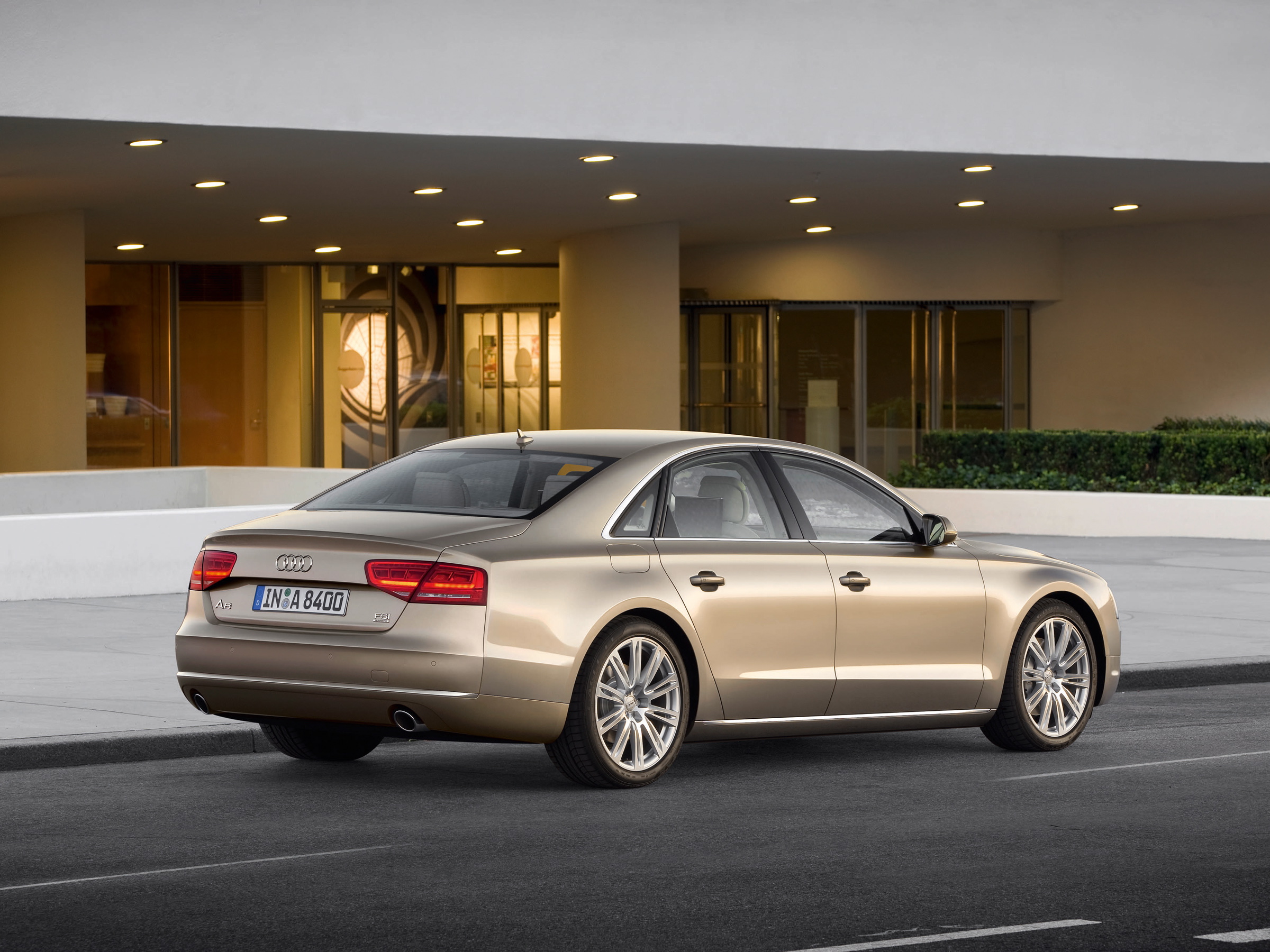 Audi A8 D4 Седан – модификации и цены, одноклассники Audi A8 sedan, где  купить - Quto.ru