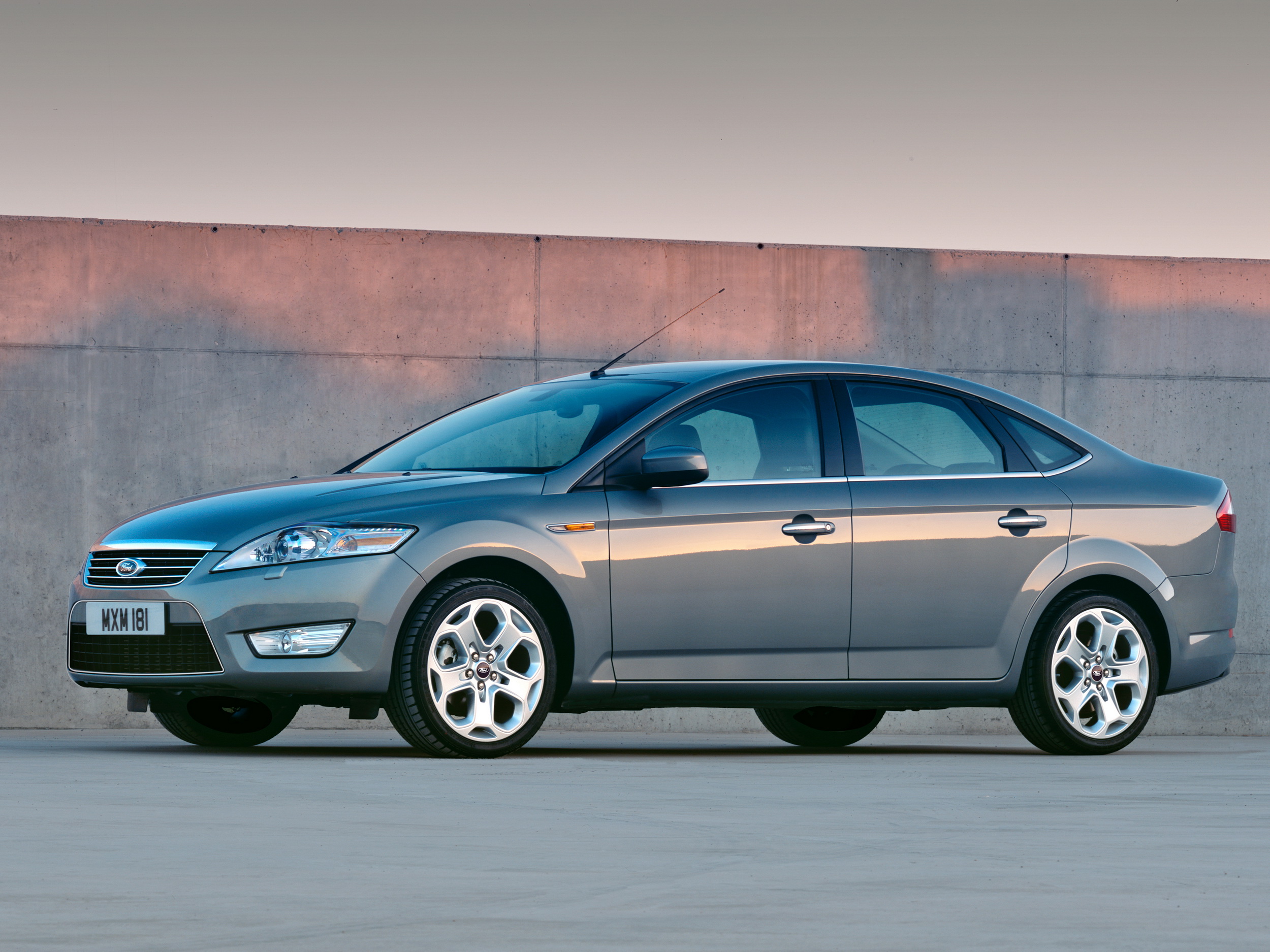 Синяя тонировка стекол Ford Mondeo седан IV поколение - Quto.ru