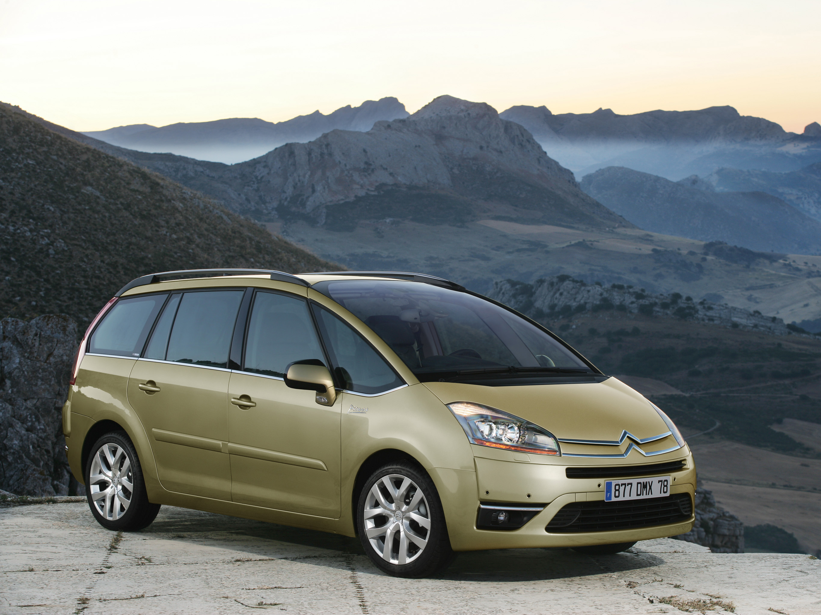 Citroen Grand C4 Picasso I поколение Минивэн – модификации и цены,  одноклассники Citroen Grand C4 Picasso minivan, где купить - Quto.ru