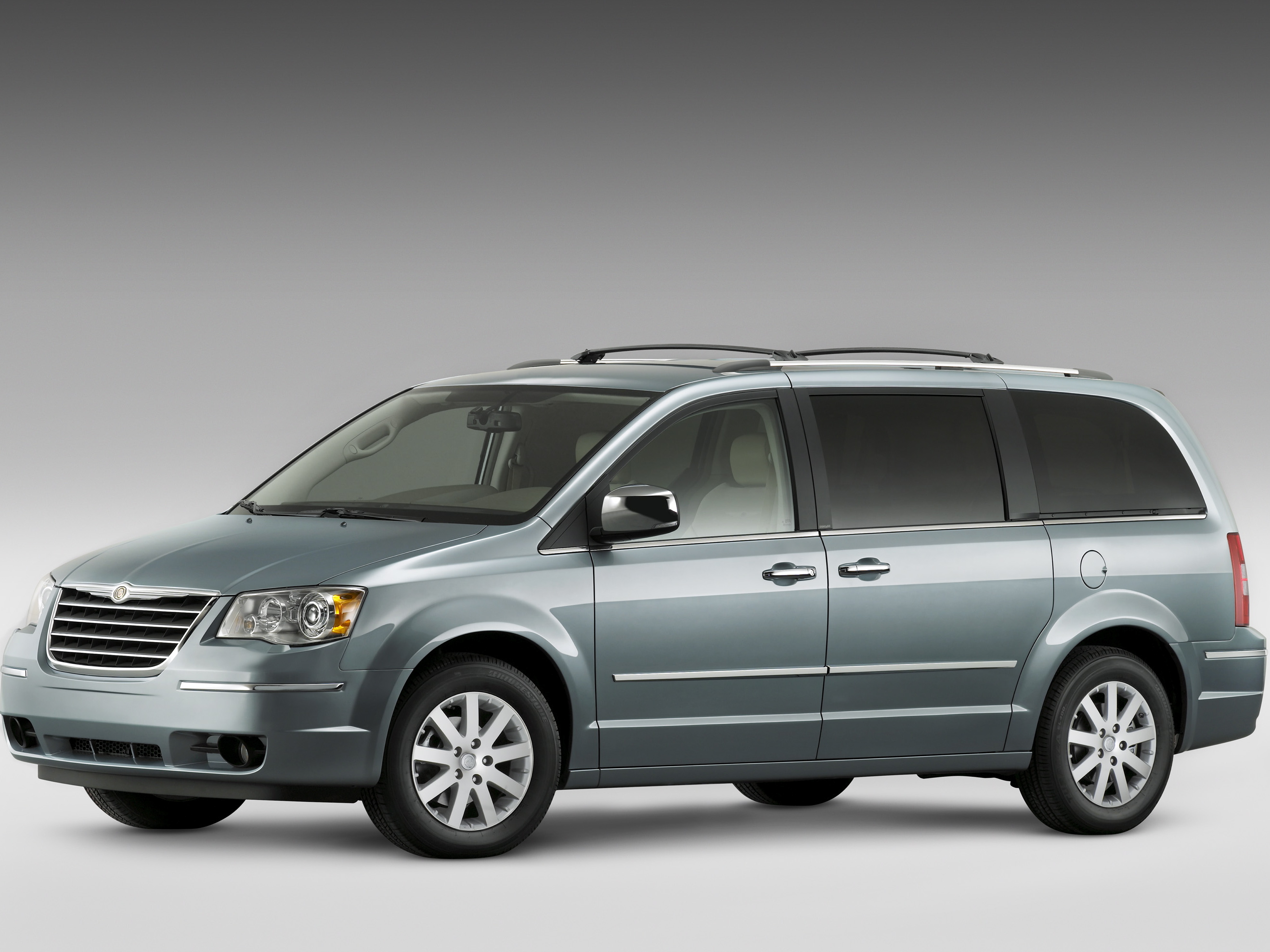 Фото Chrysler Grand Voyager III поколение - Quto.ru