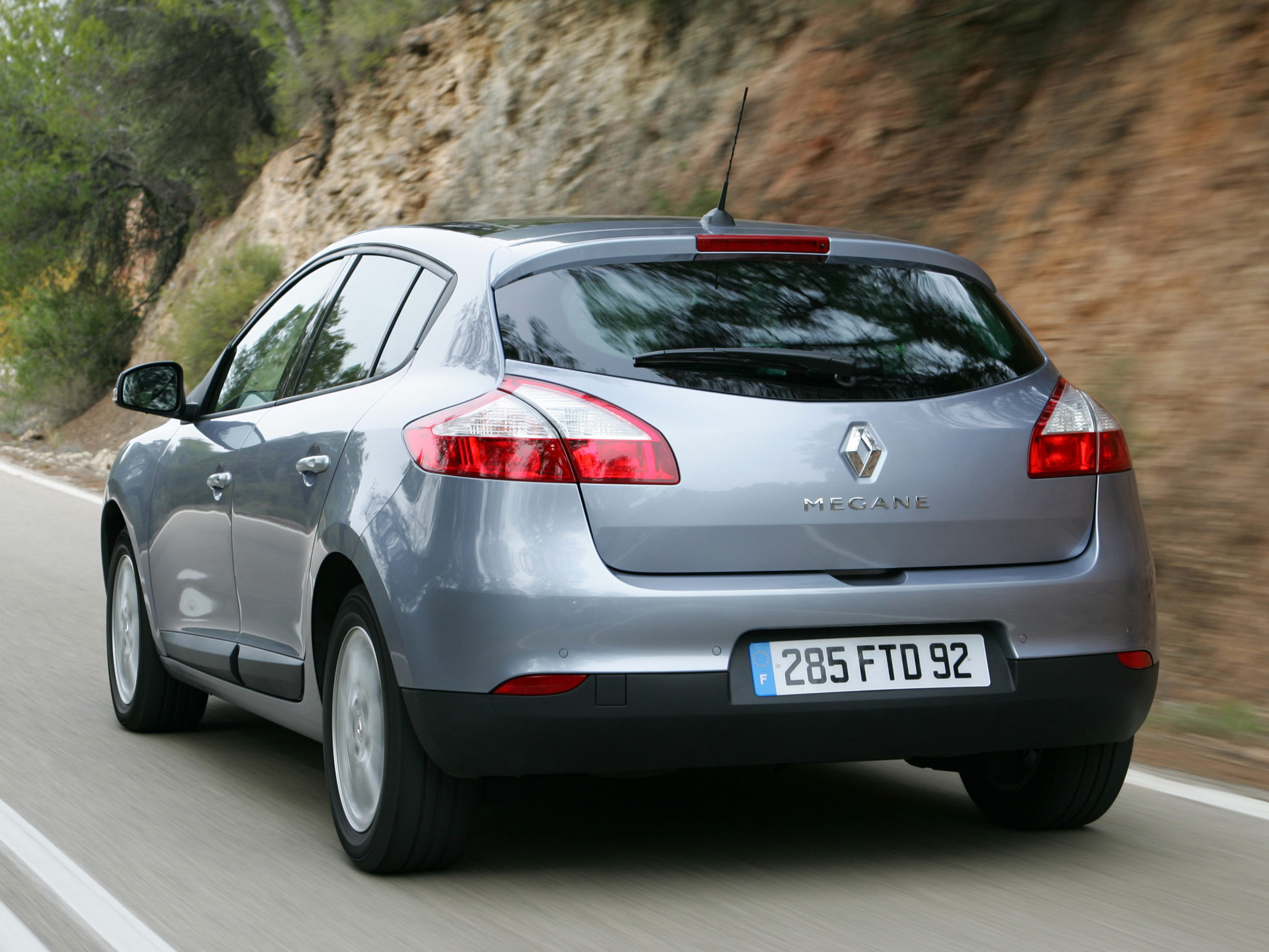 Renault Megane хэтчбек 5-дв. III поколение Хэтчбек – модификации и цены,  одноклассники Renault Megane хэтчбек 5-дв. hatchback, где купить - Quto.ru