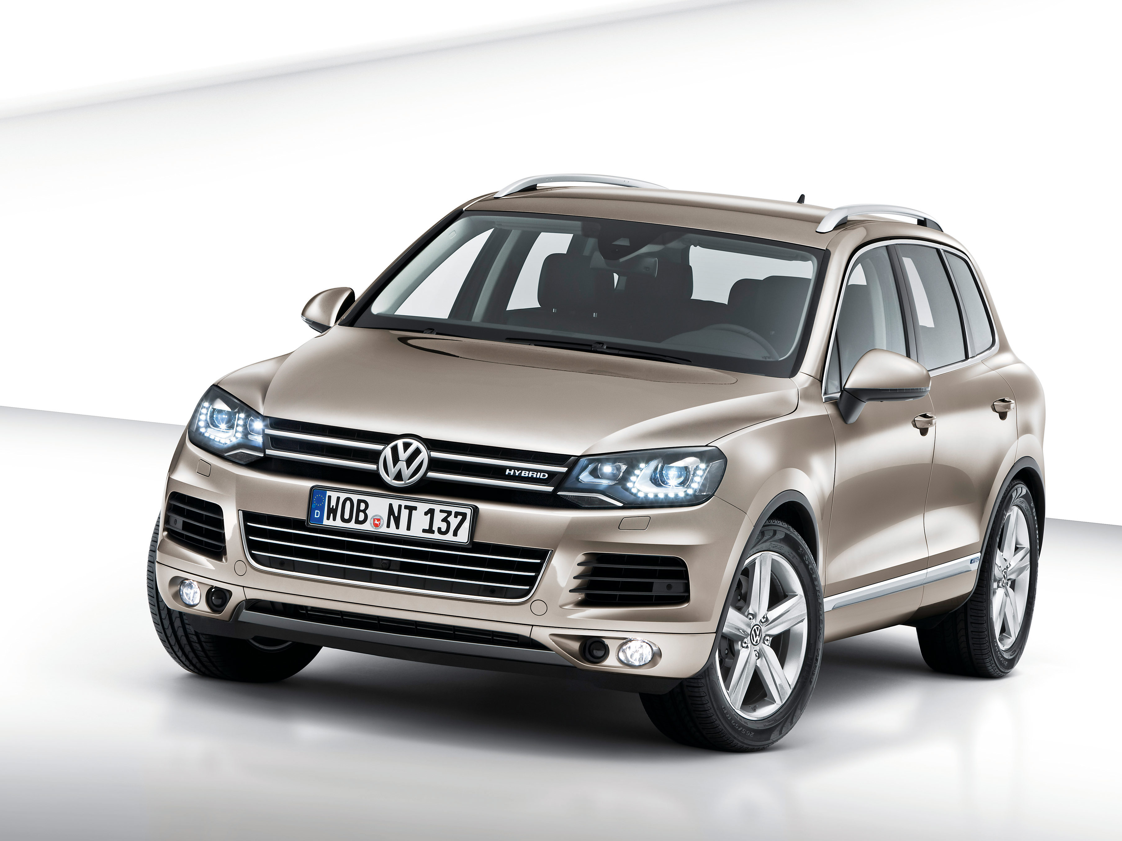 Показать фольксваген туарег. Volkswagen Touareg. Фольксваген Туарег оранжевый. Фольксваген Туарег 6.0. Фольксваген Туарег 2 поколения.