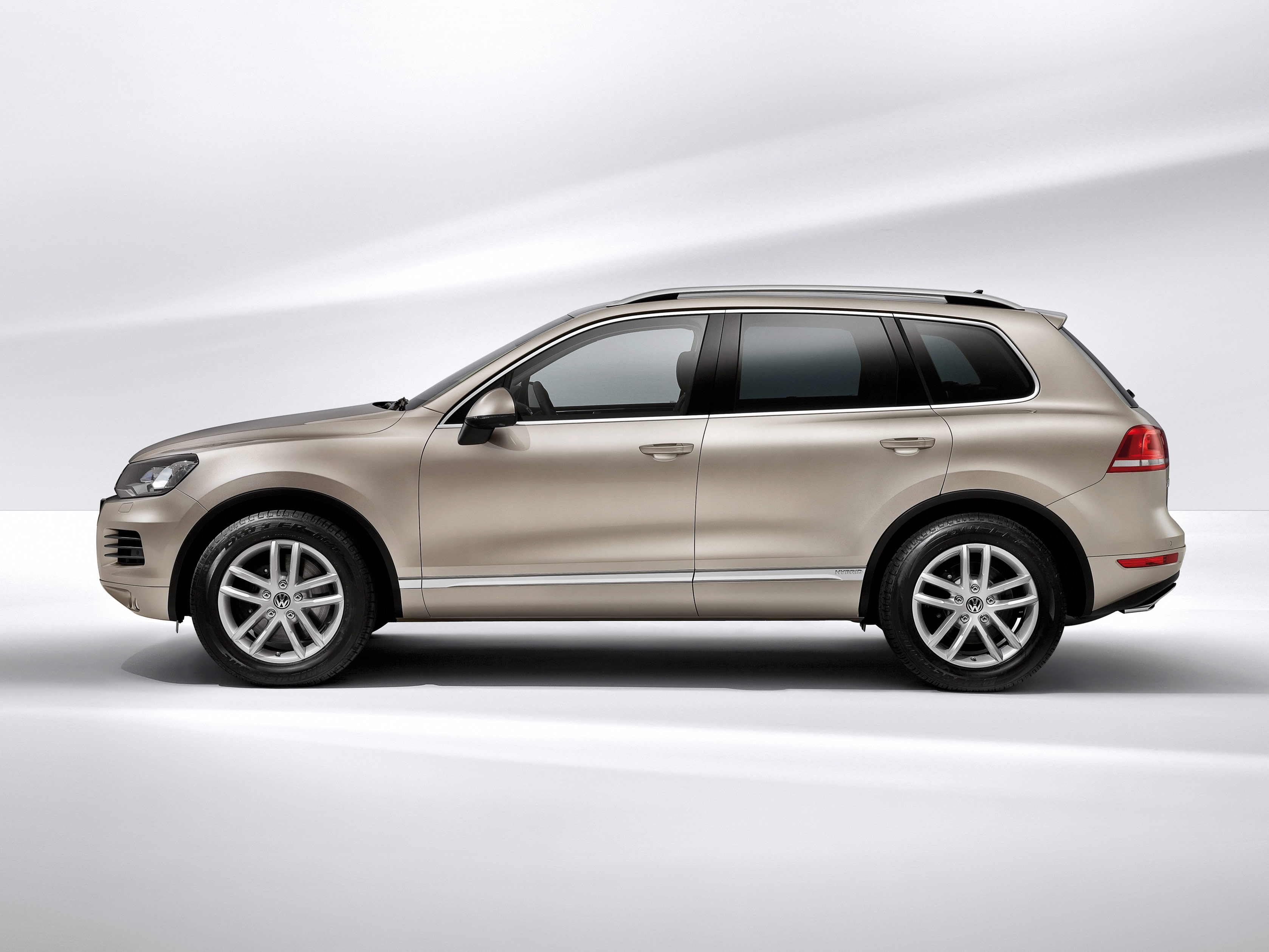 Volkswagen Touareg II поколение Внедорожник – модификации и цены,  одноклассники Volkswagen Touareg suv, где купить - Quto.ru