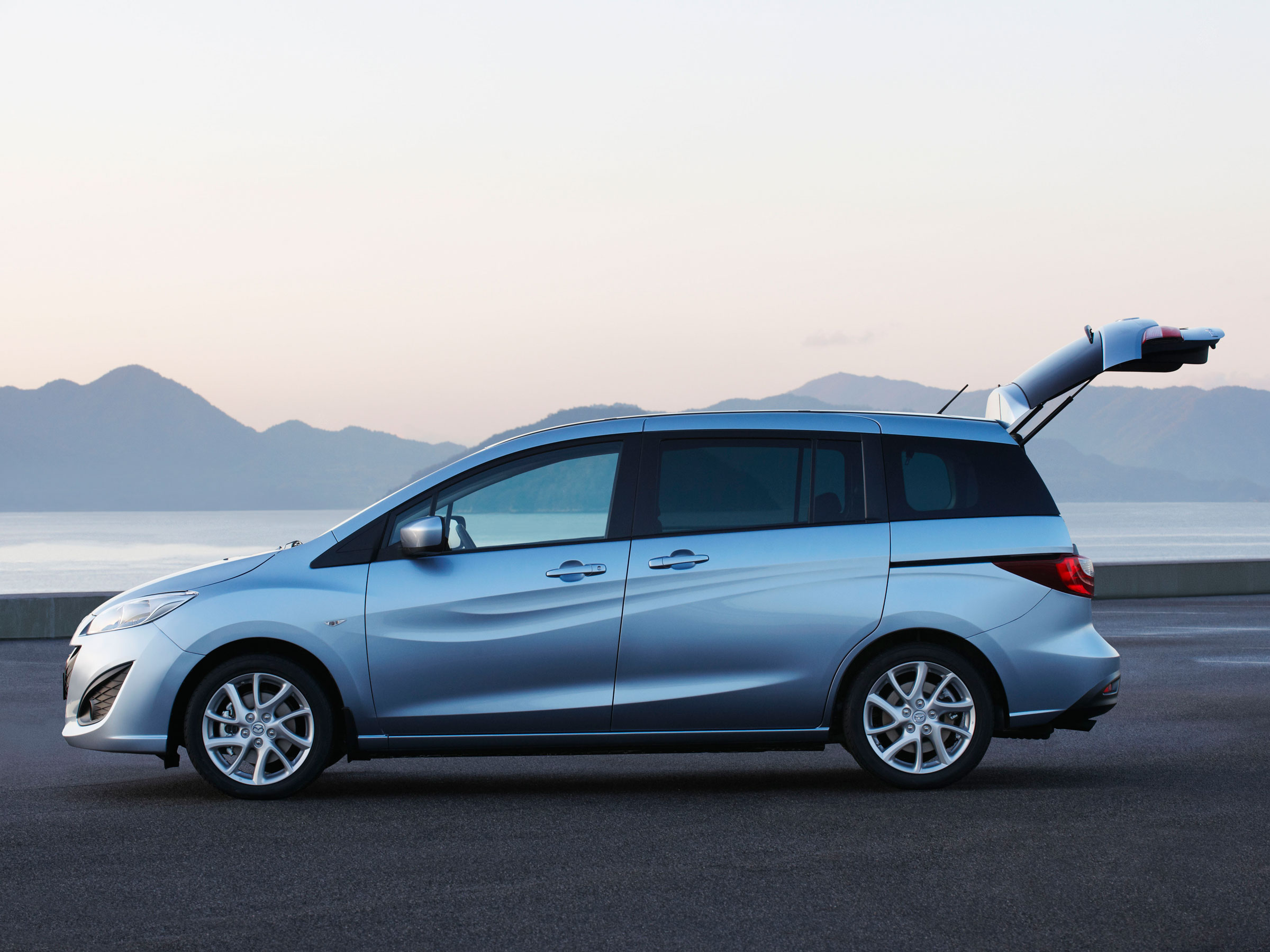 Мазда 5 premacy. Mazda 5 cr 2009. Mazda 5 exerзолотистая. Мазда 5 минивэн 2020. Mazda 5 2012.