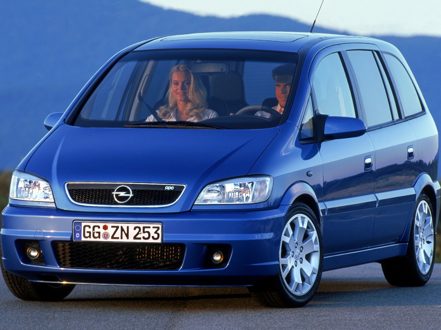 Opel Zafira OPC: технические характеристики, комплектации, цены и