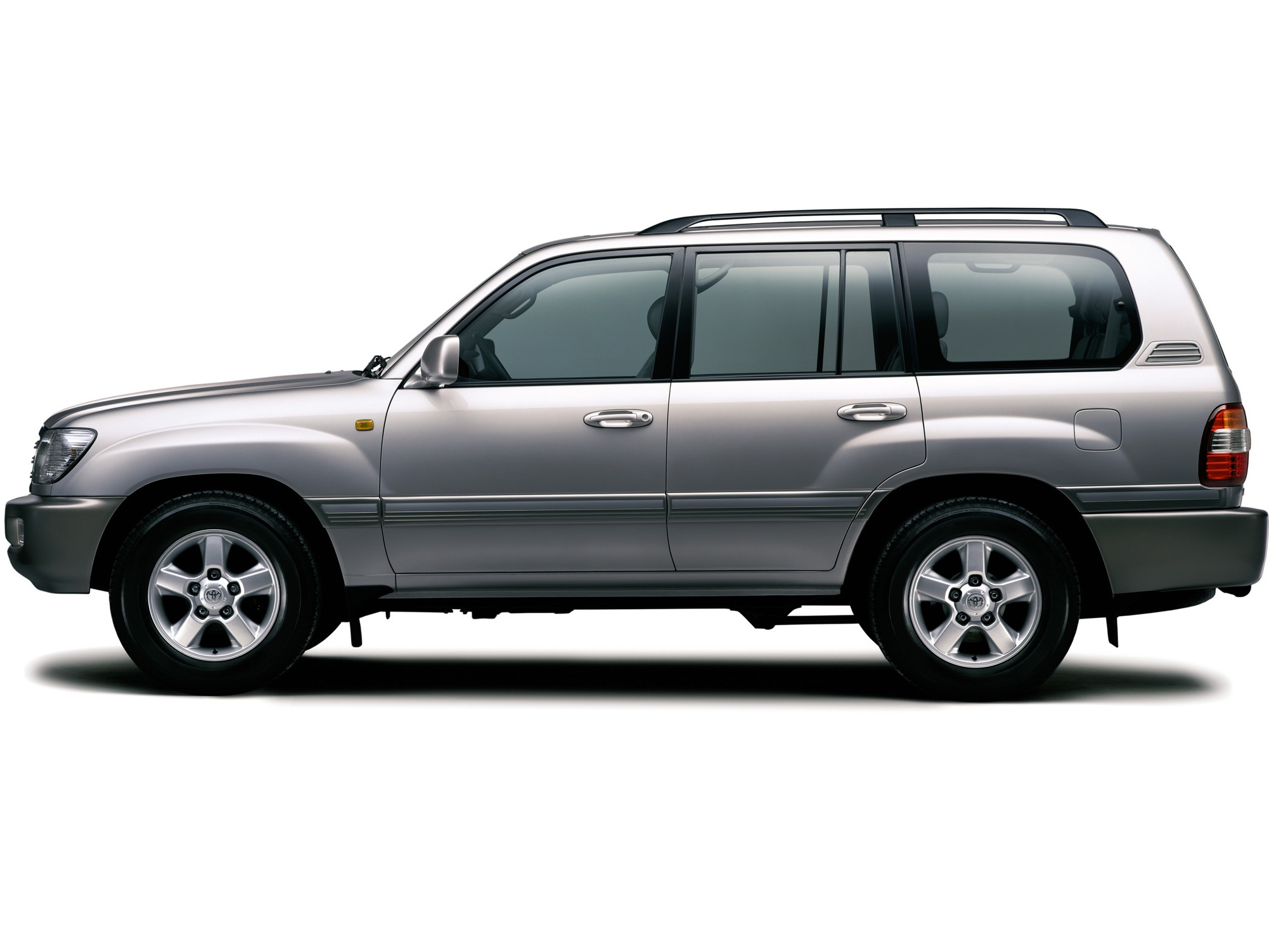 Toyota Land Cruiser 100 J100 Внедорожник – модификации и цены,  одноклассники Toyota Land Cruiser 100 suv, где купить - Quto.ru